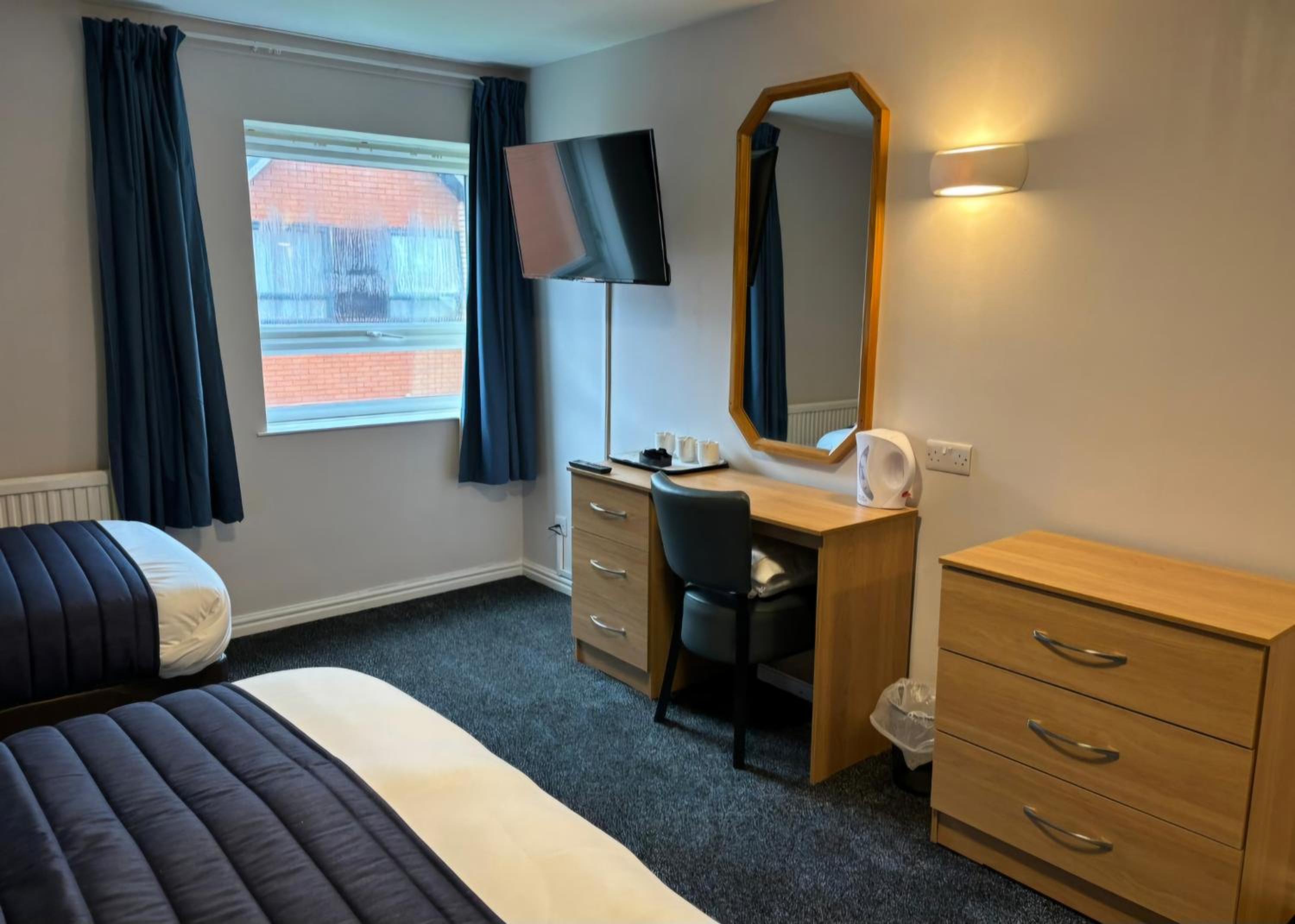 Twin Room - Photo 4
