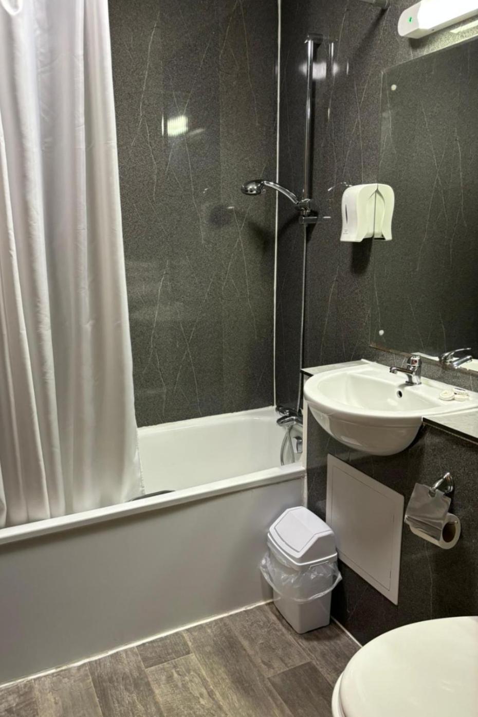 Double Room - Photo 3