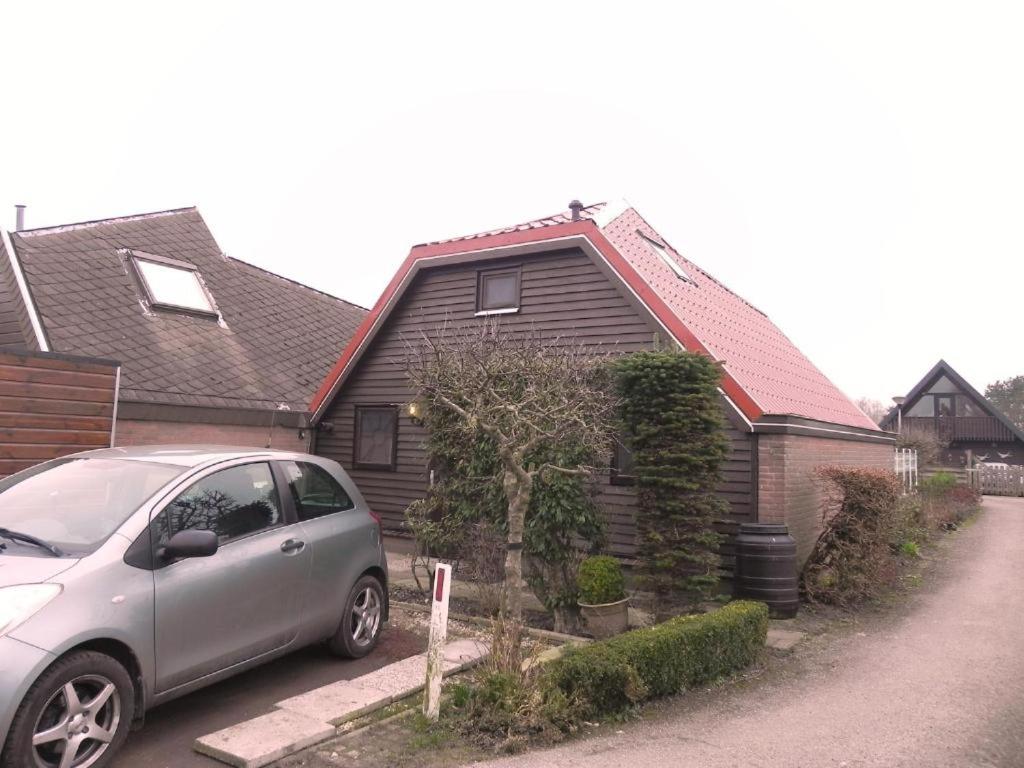 Three-Bedroom House photo 3