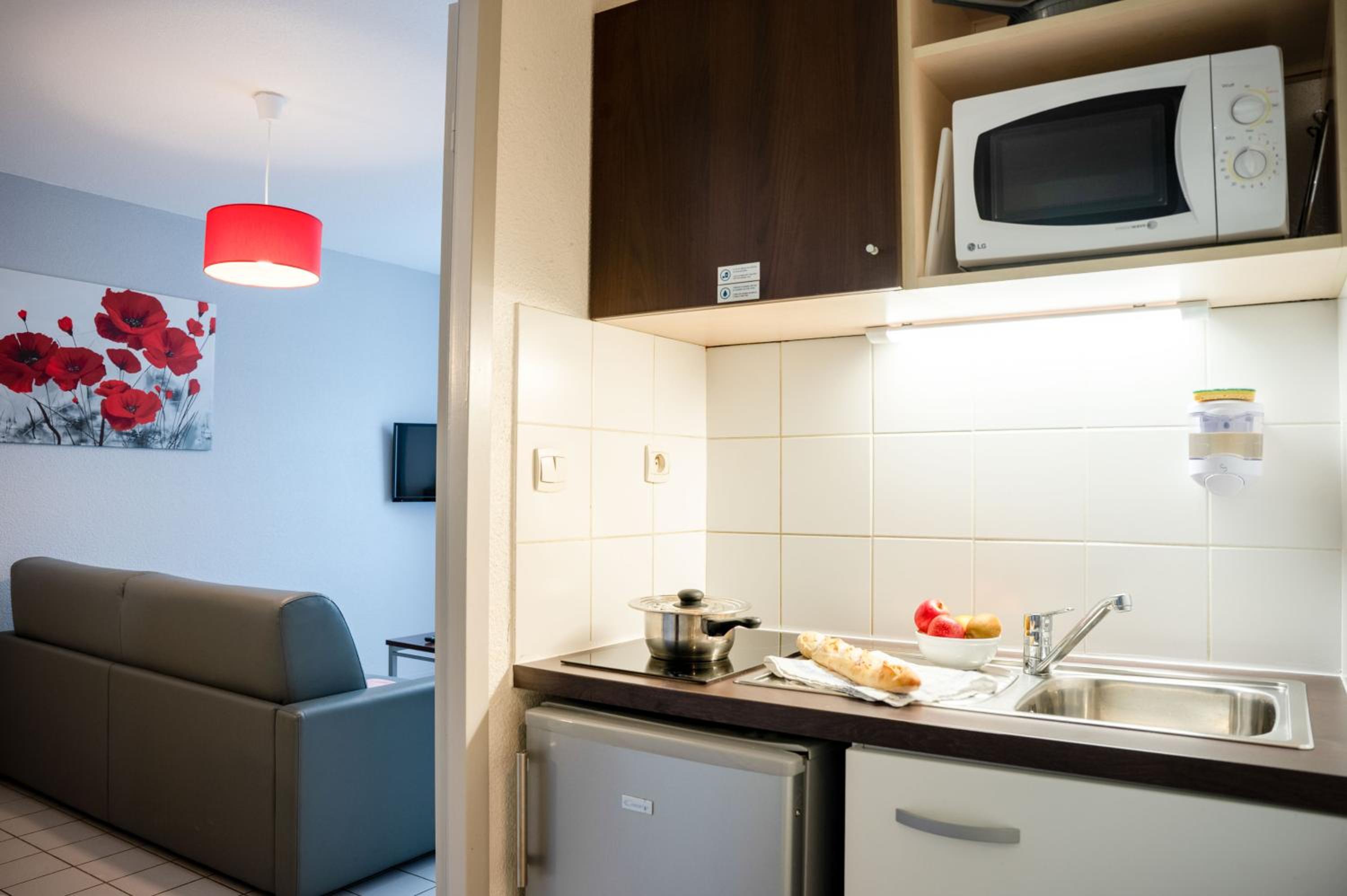 One Bedroom Apartment - Photo 3