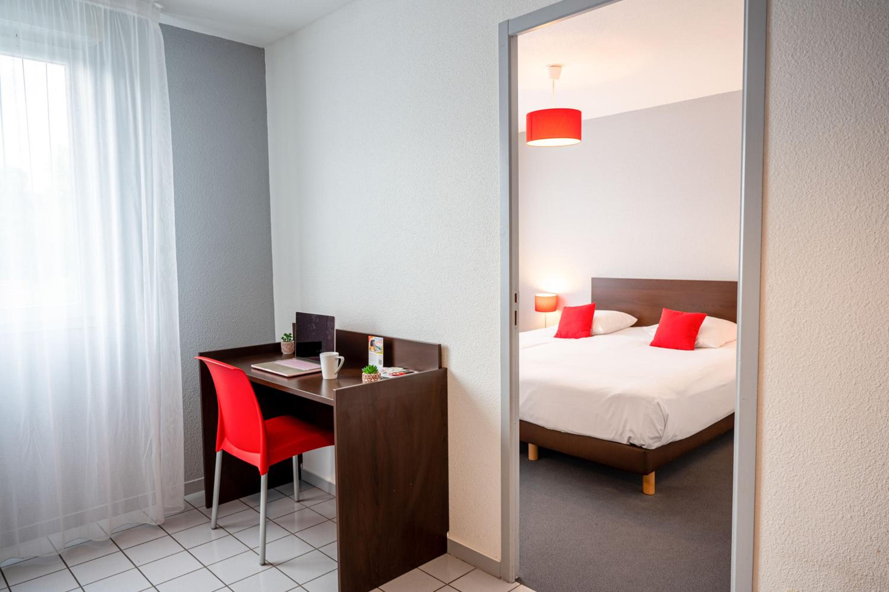 One Bedroom Apartment - Photo 1