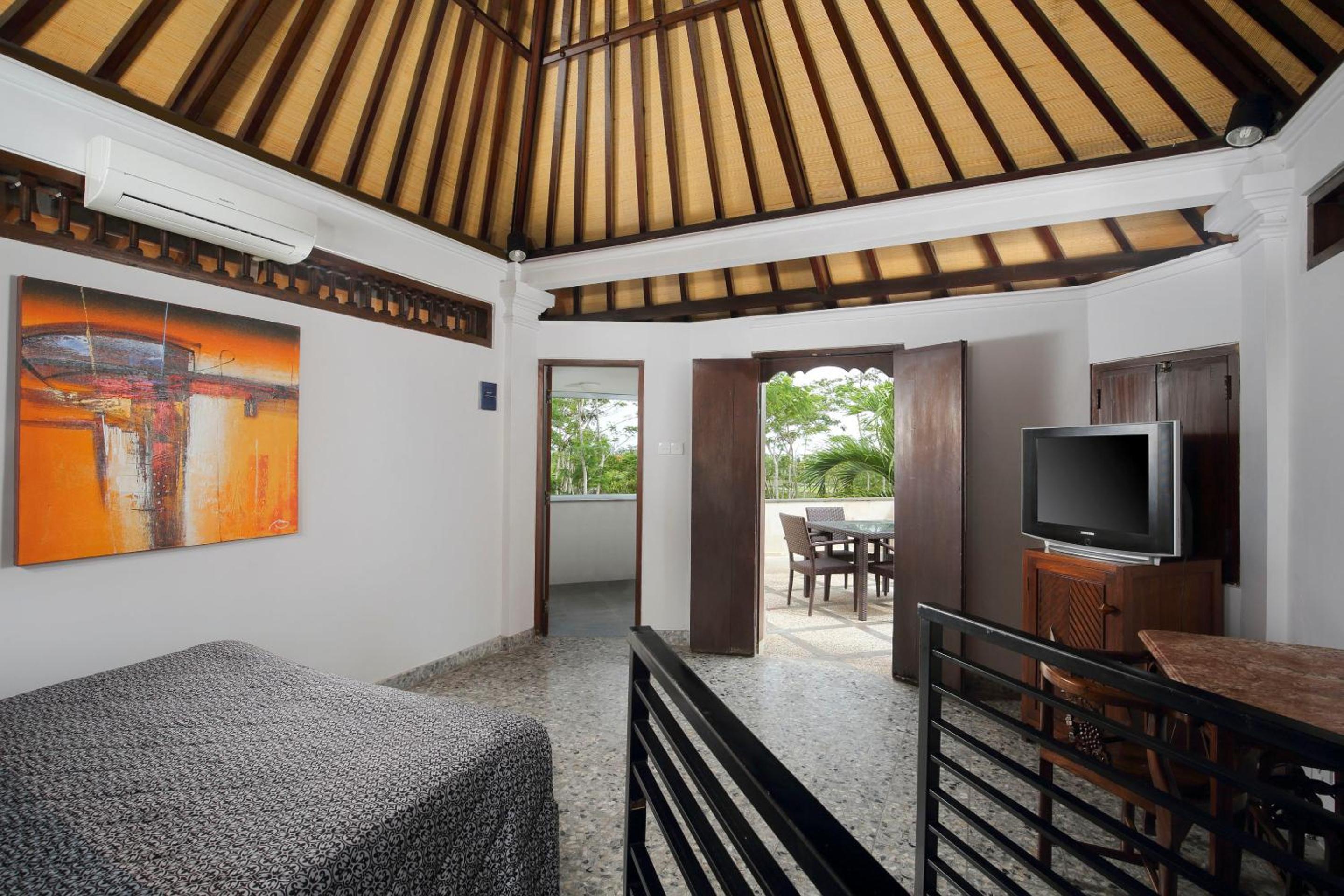 Two Bedrooms Villa with Garden View - Photo 12