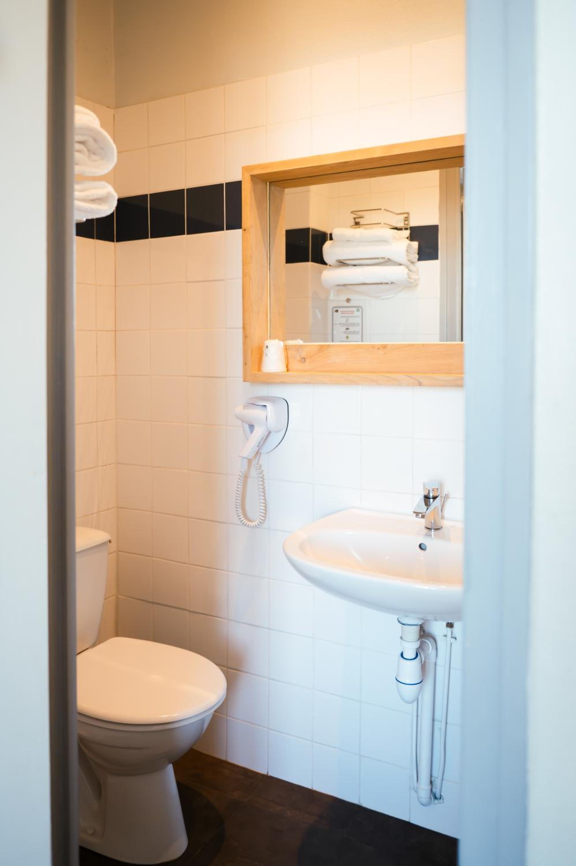 Standard Double Room - Photo 5