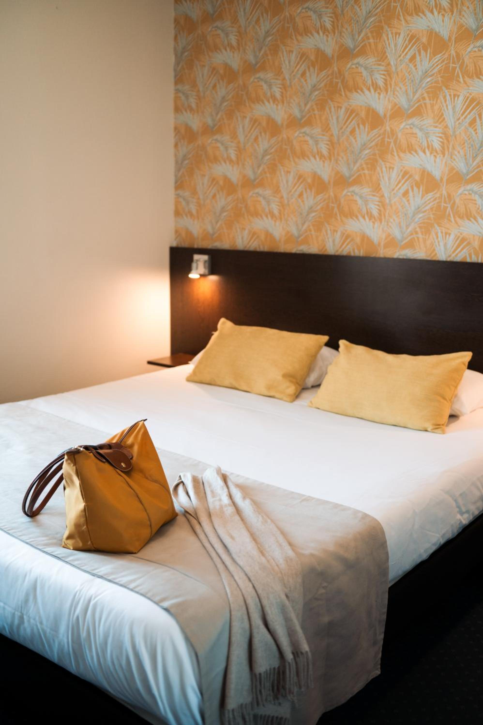 Standard Double Room - Photo 8