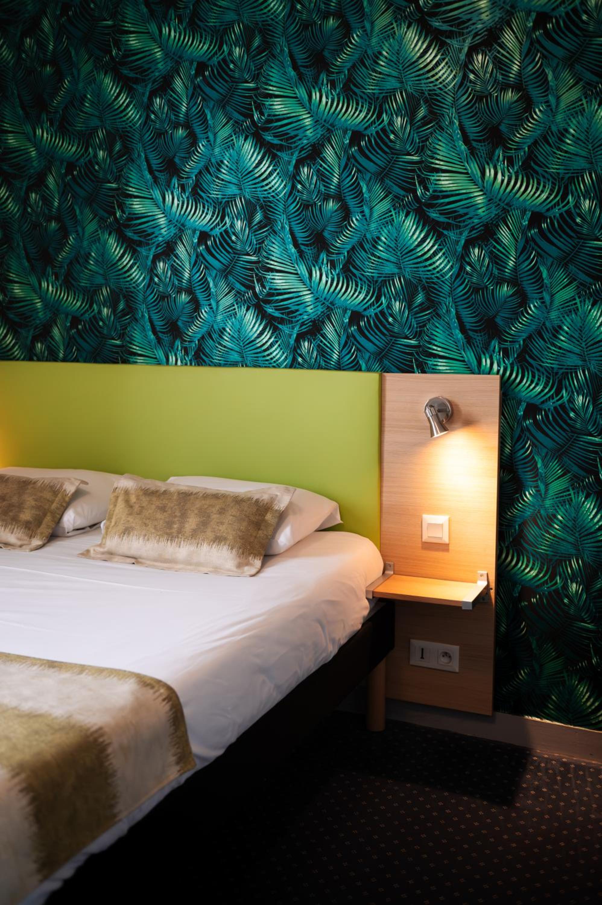 Standard Double Room - Photo 13
