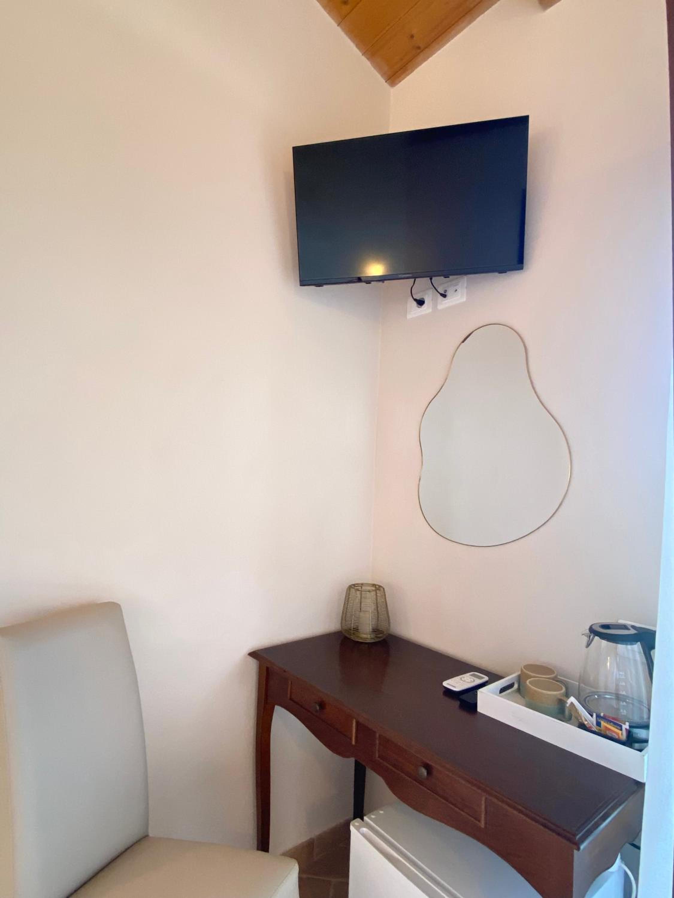 Large Double Room photo 3