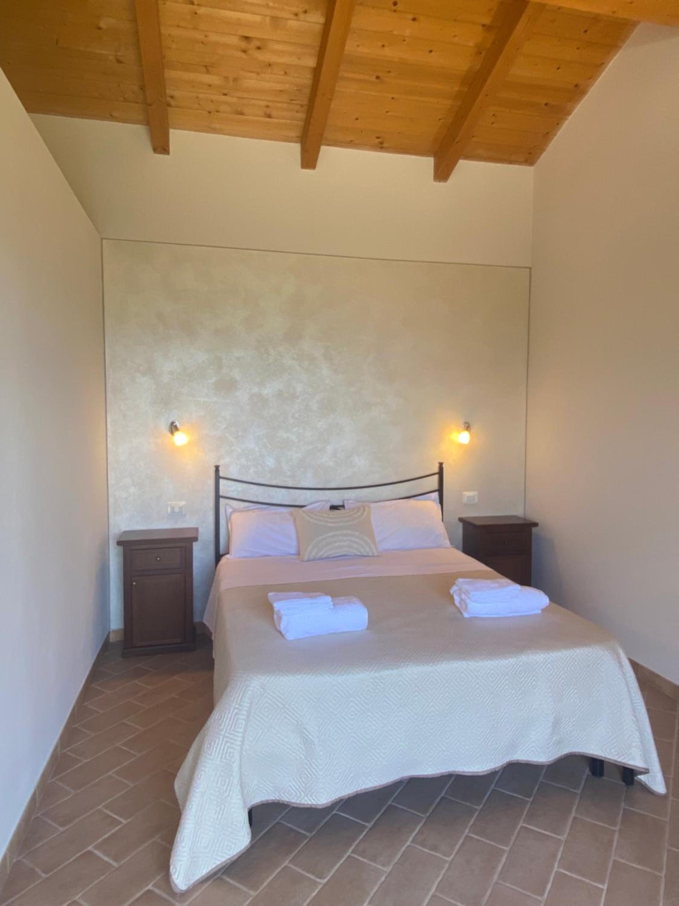 Large Double Room photo 1