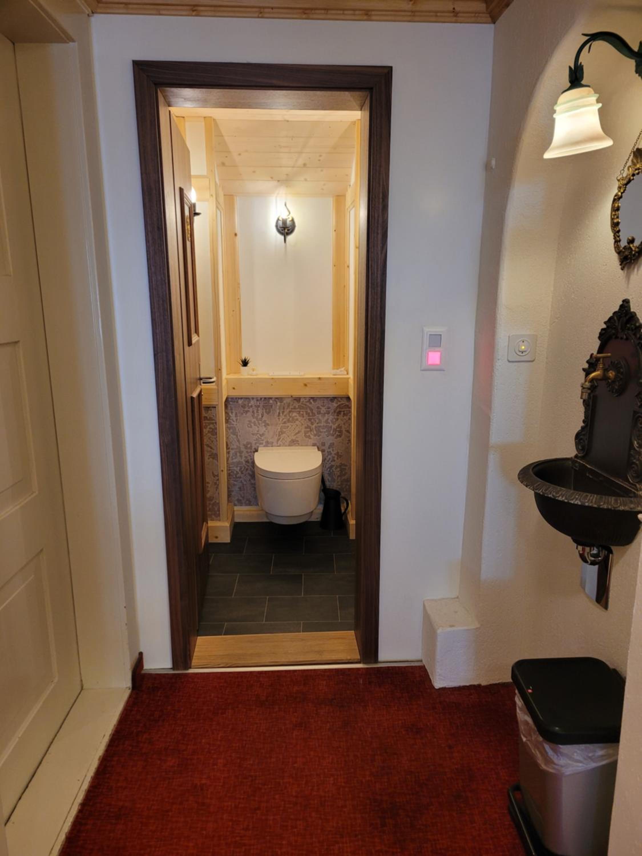 Single Room with Shared Bathroom photo 2