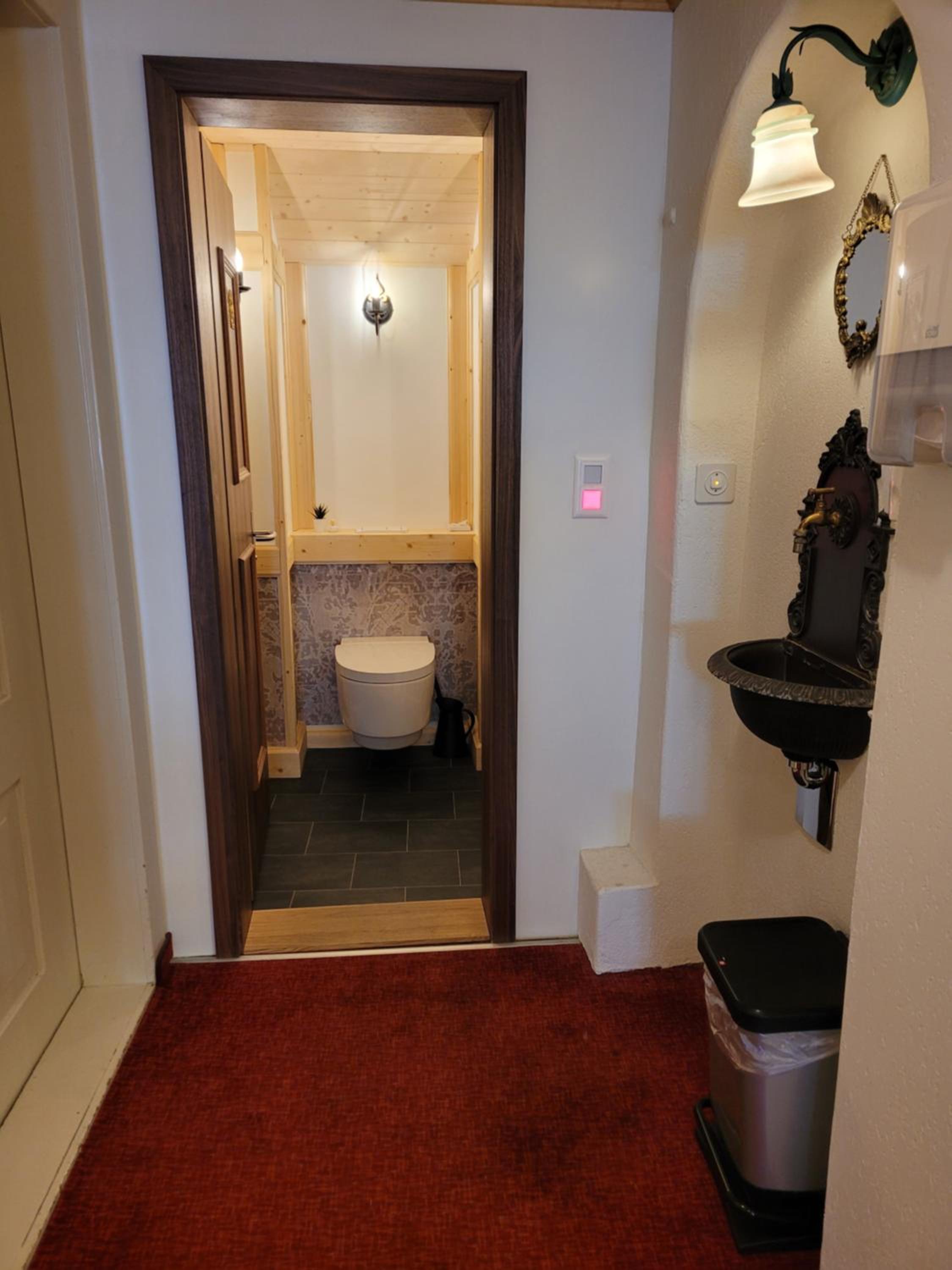 Single Room with Shared Bathroom photo 3