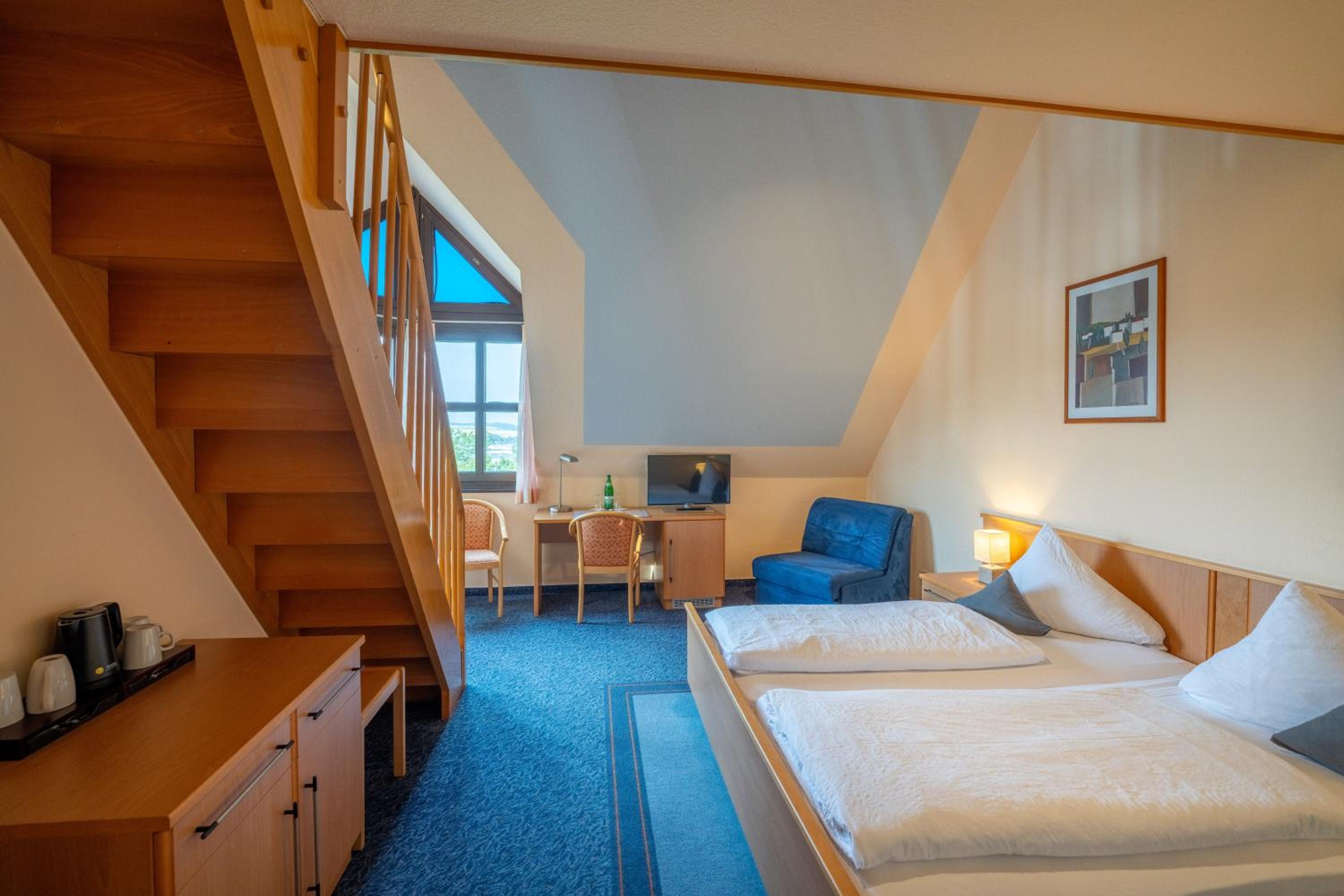 4 Bed Maisonette - Photo 10