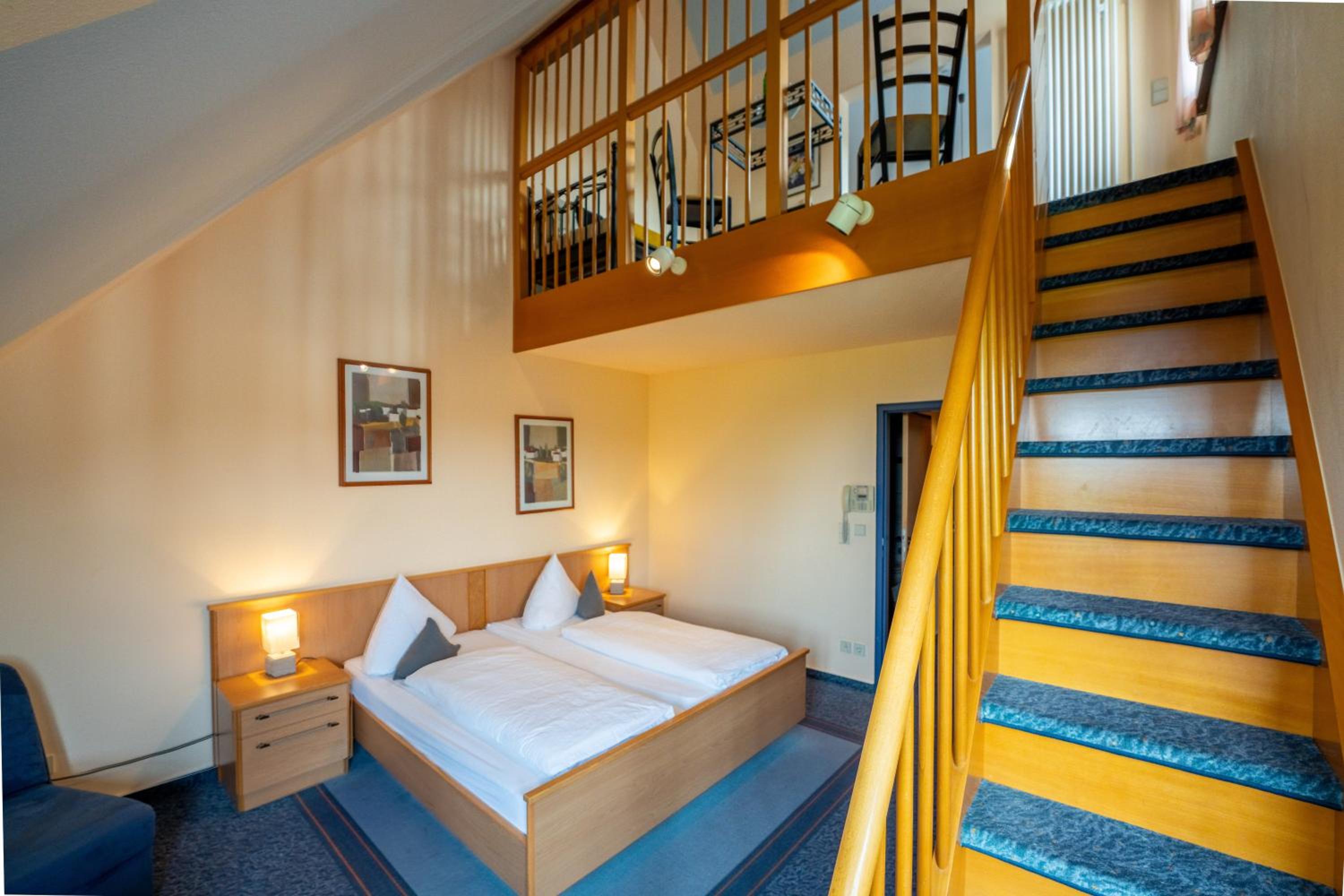 4 Bed Maisonette - Photo 2