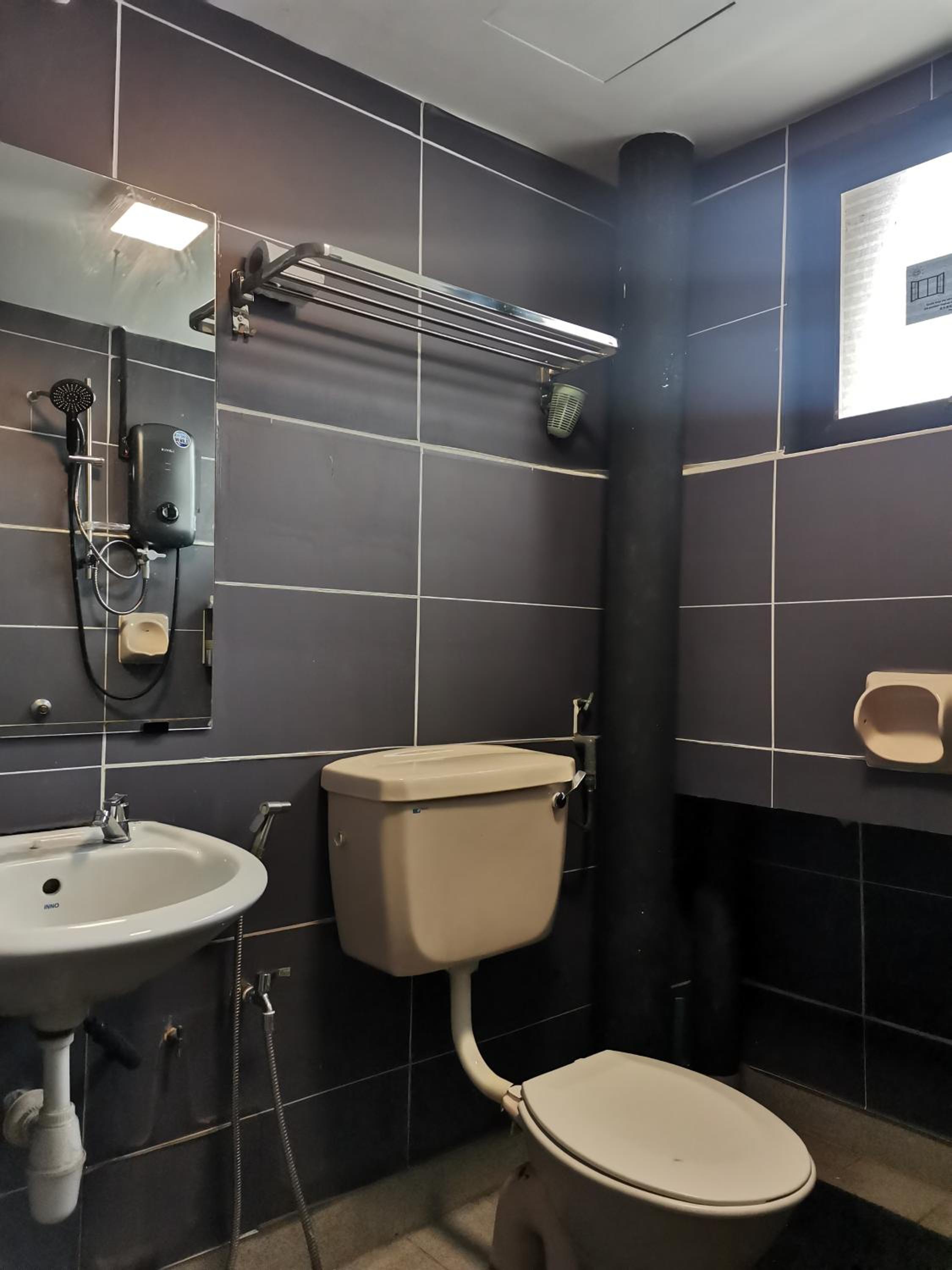 Family Room with Private Bathroom - Photo 4