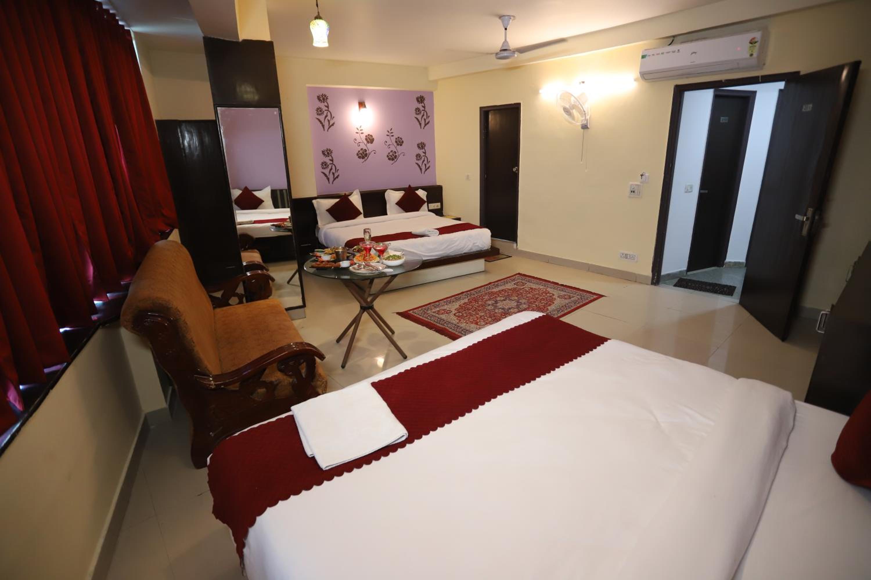 Executive Suite - Photo 2