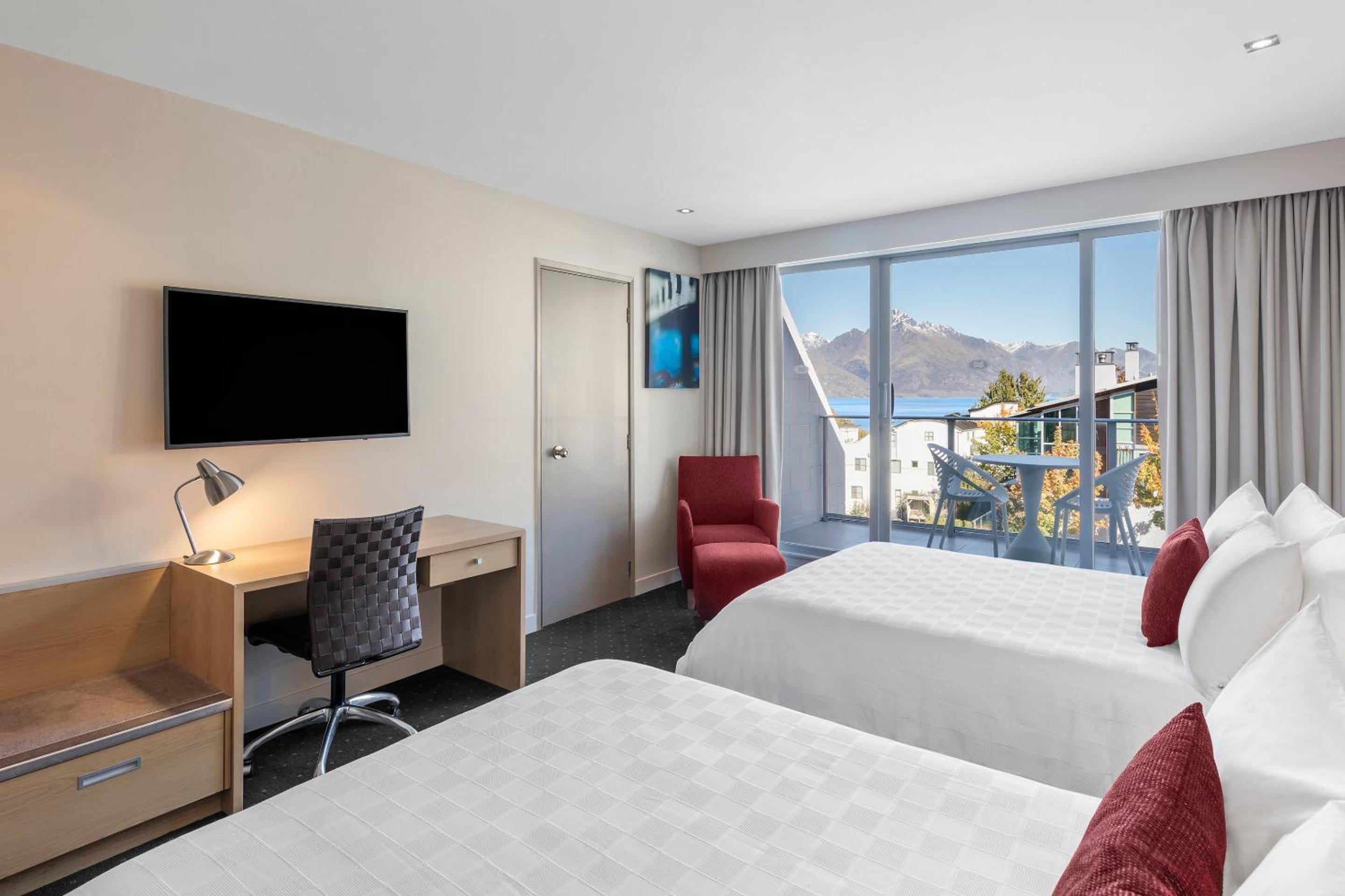 Mountain View Twin with Balcony - 2 Queen beds - Photo 1