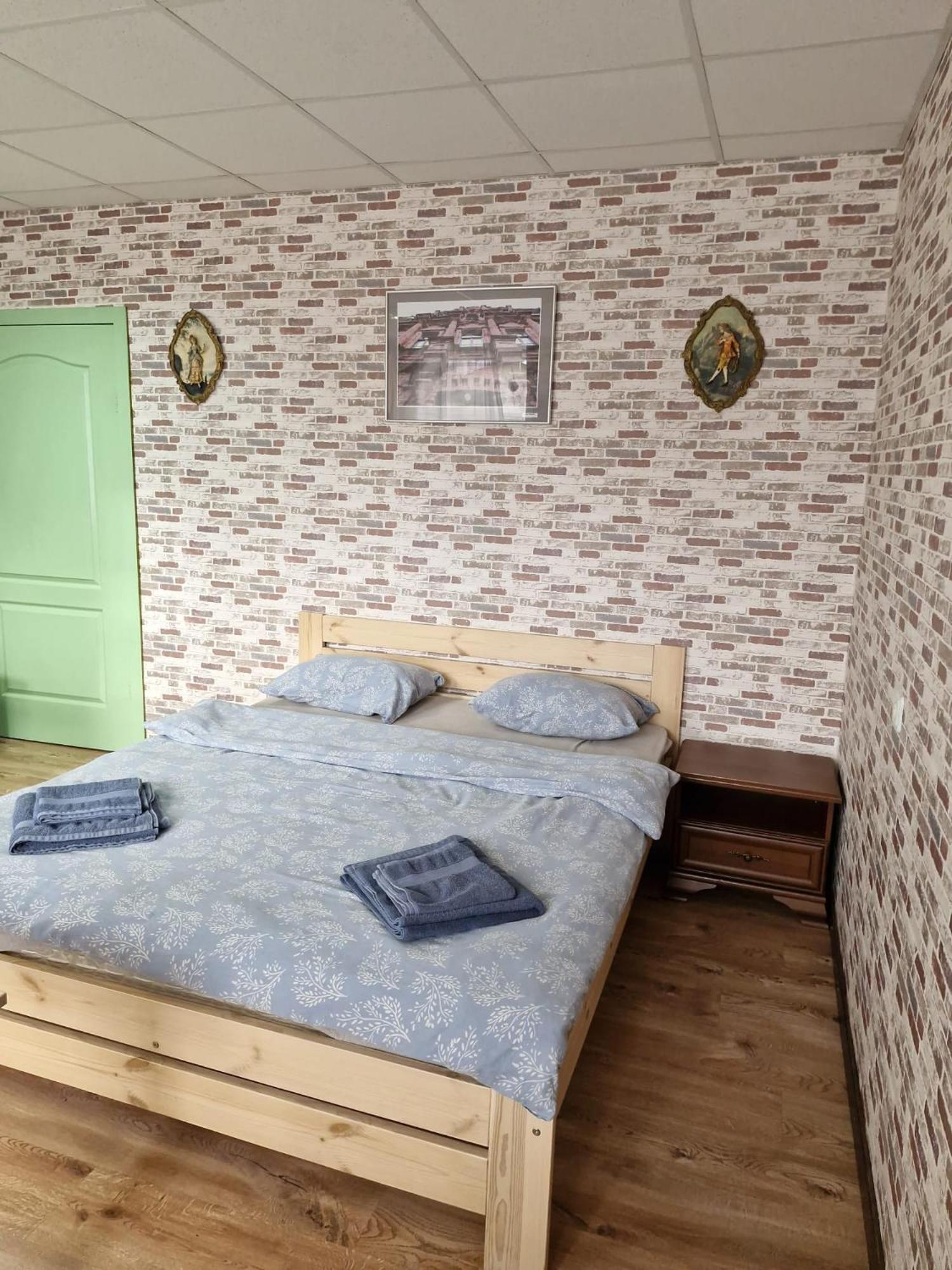 One-Bedroom Apartment - Photo 3