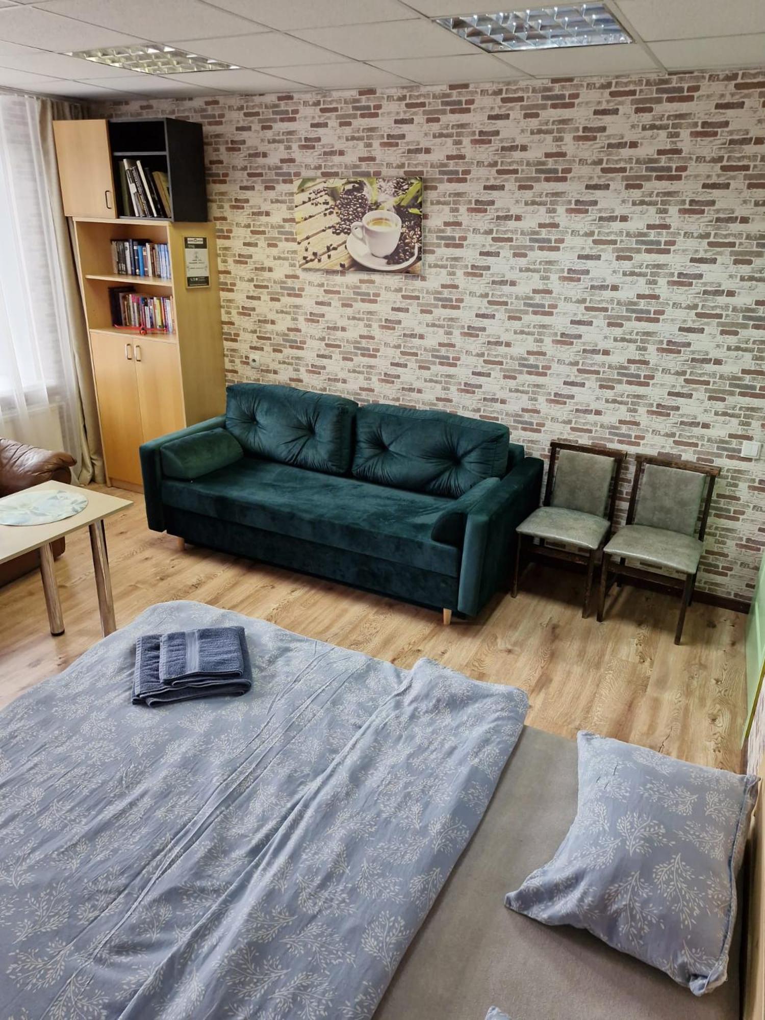 One-Bedroom Apartment - Photo 2