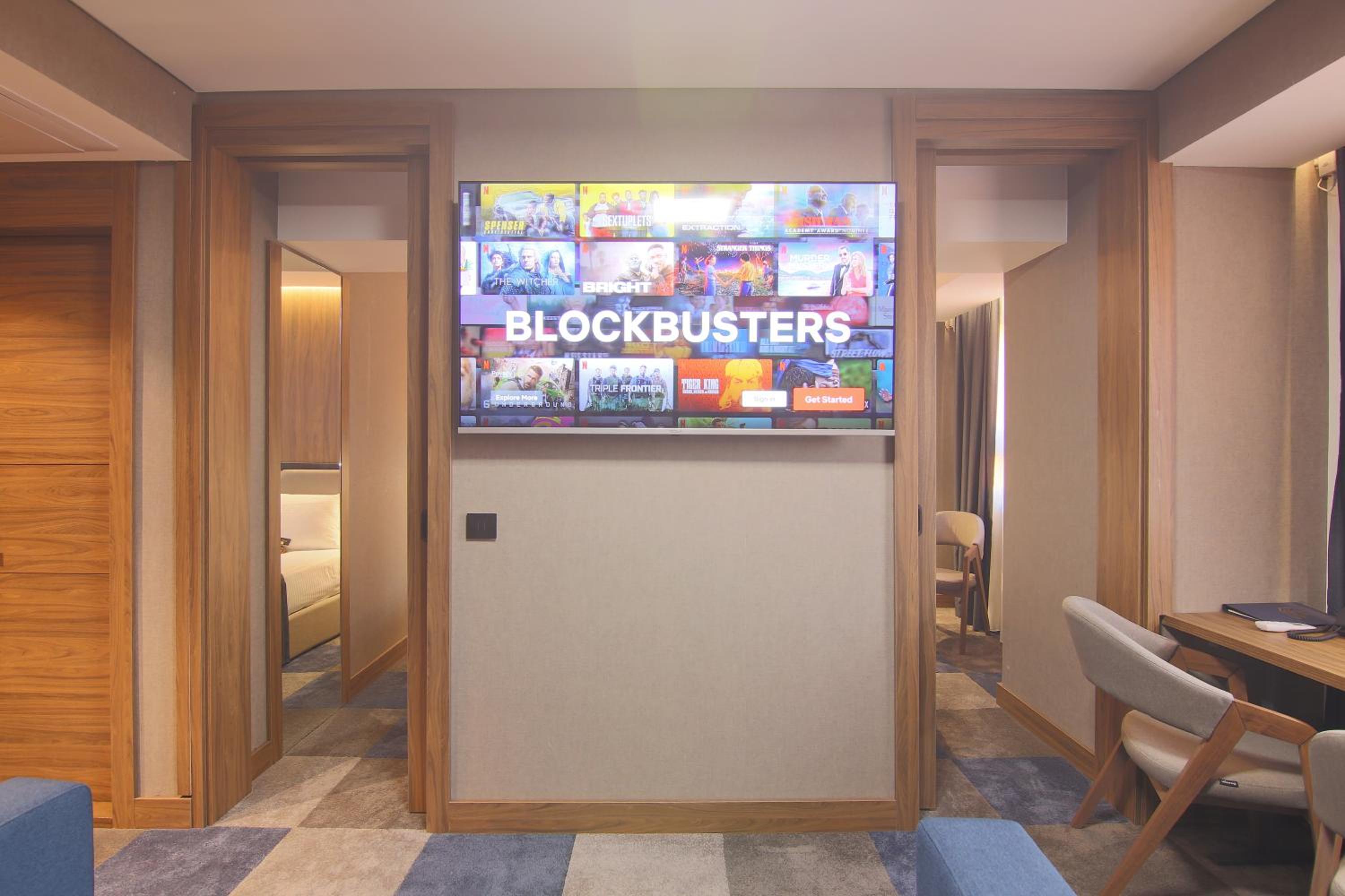 Deluxe Suite - Photo 1