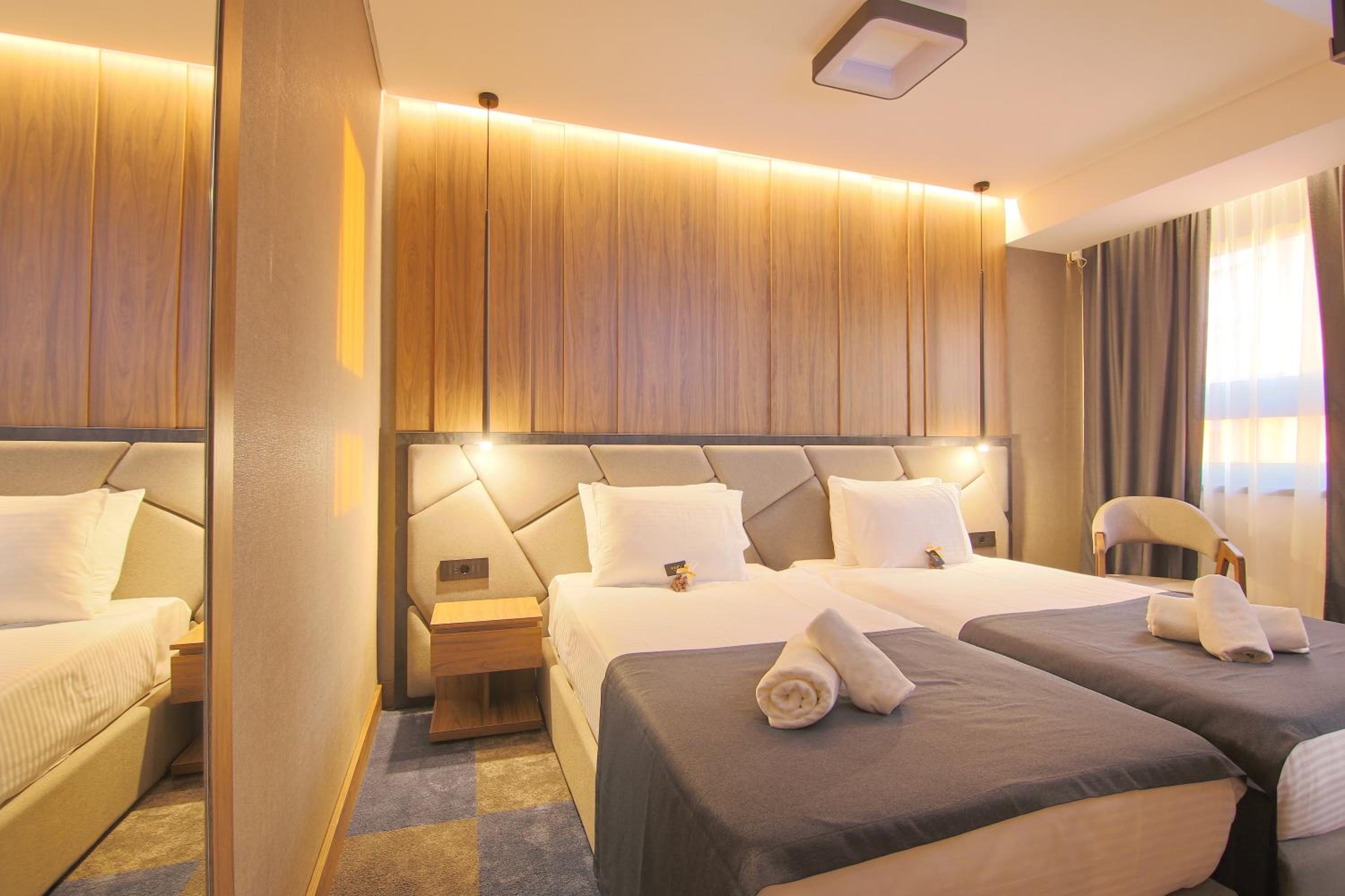Deluxe Suite - Photo 6