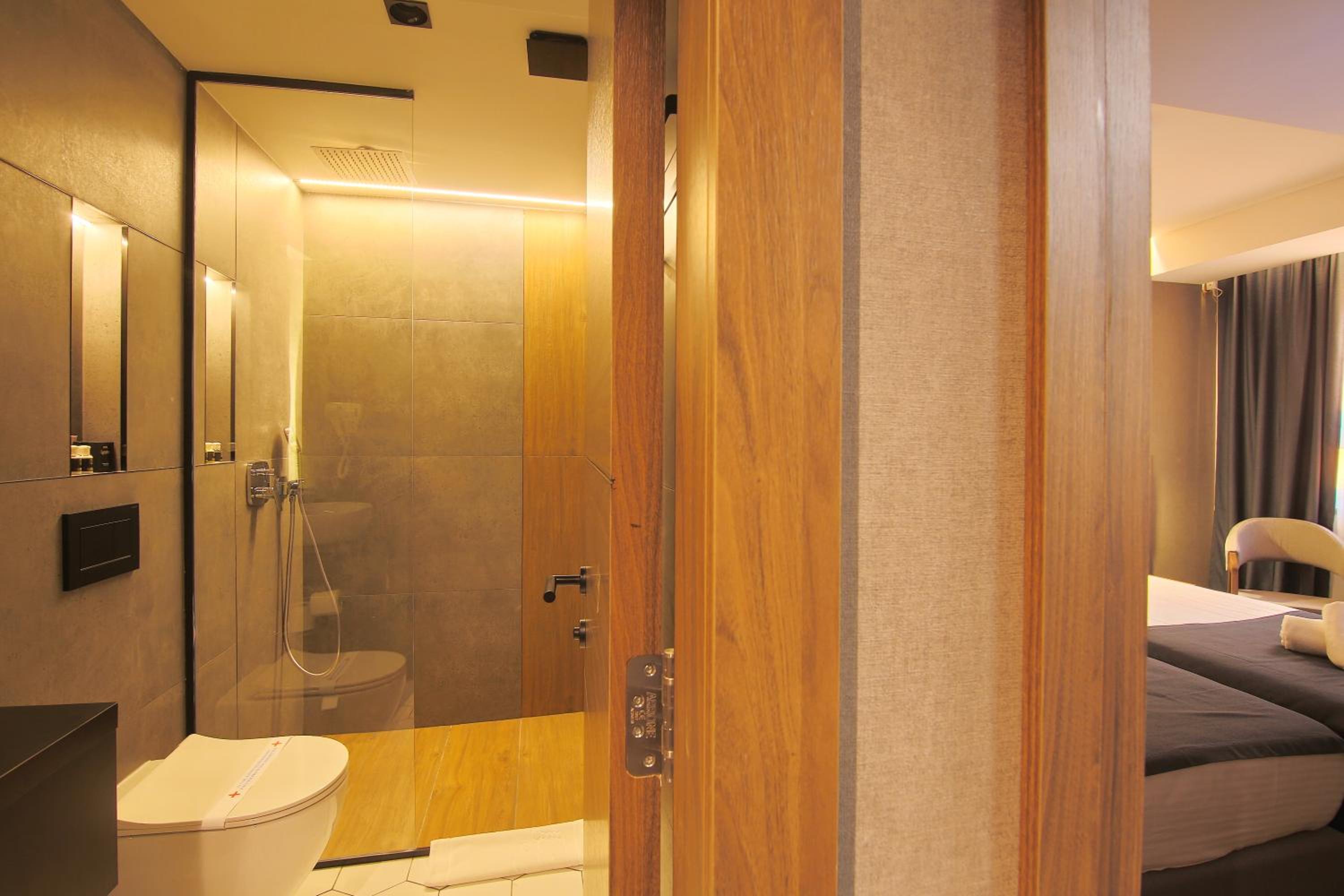 Deluxe Suite - Photo 8