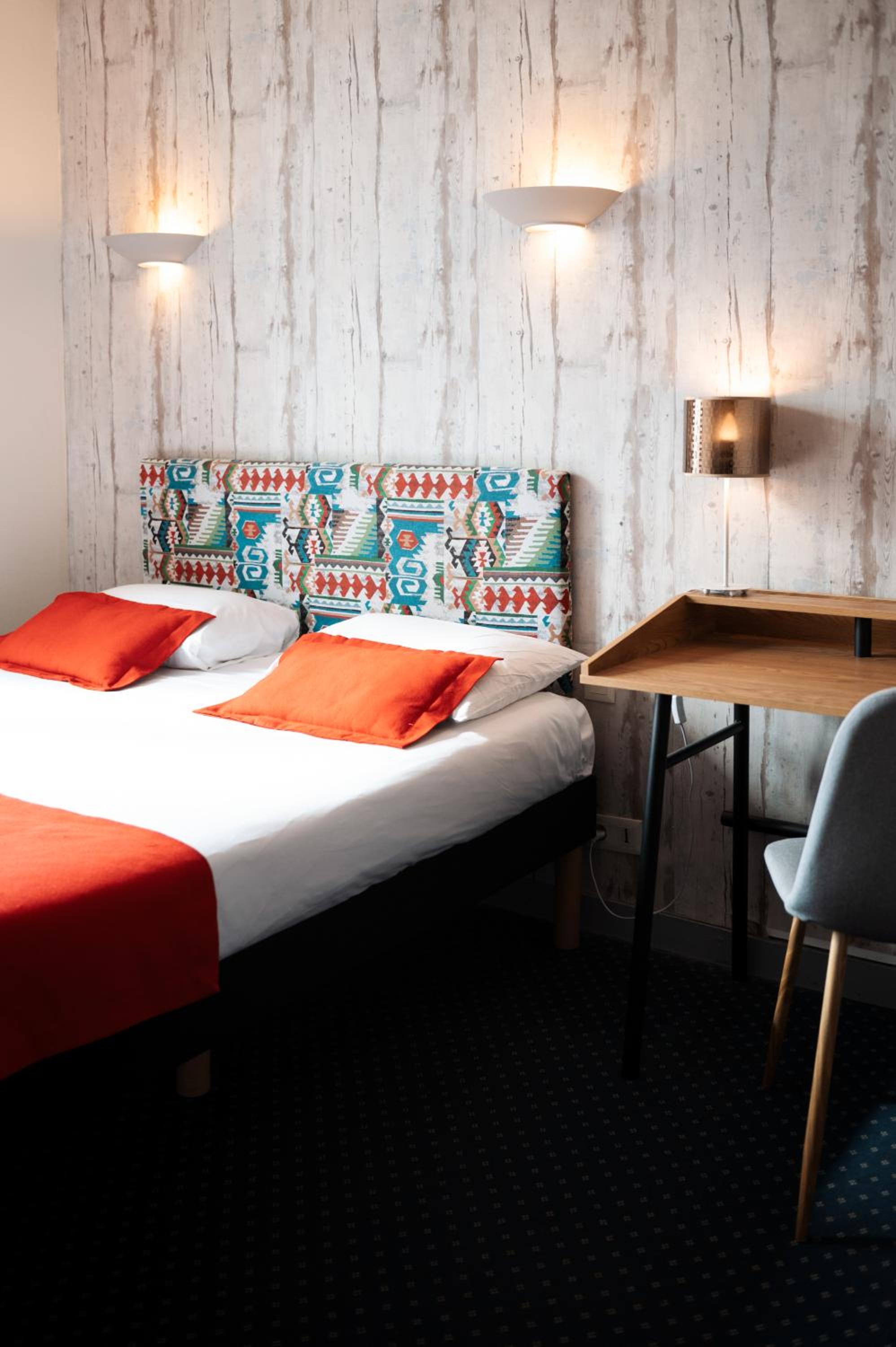 Standard Double Room - Photo 15