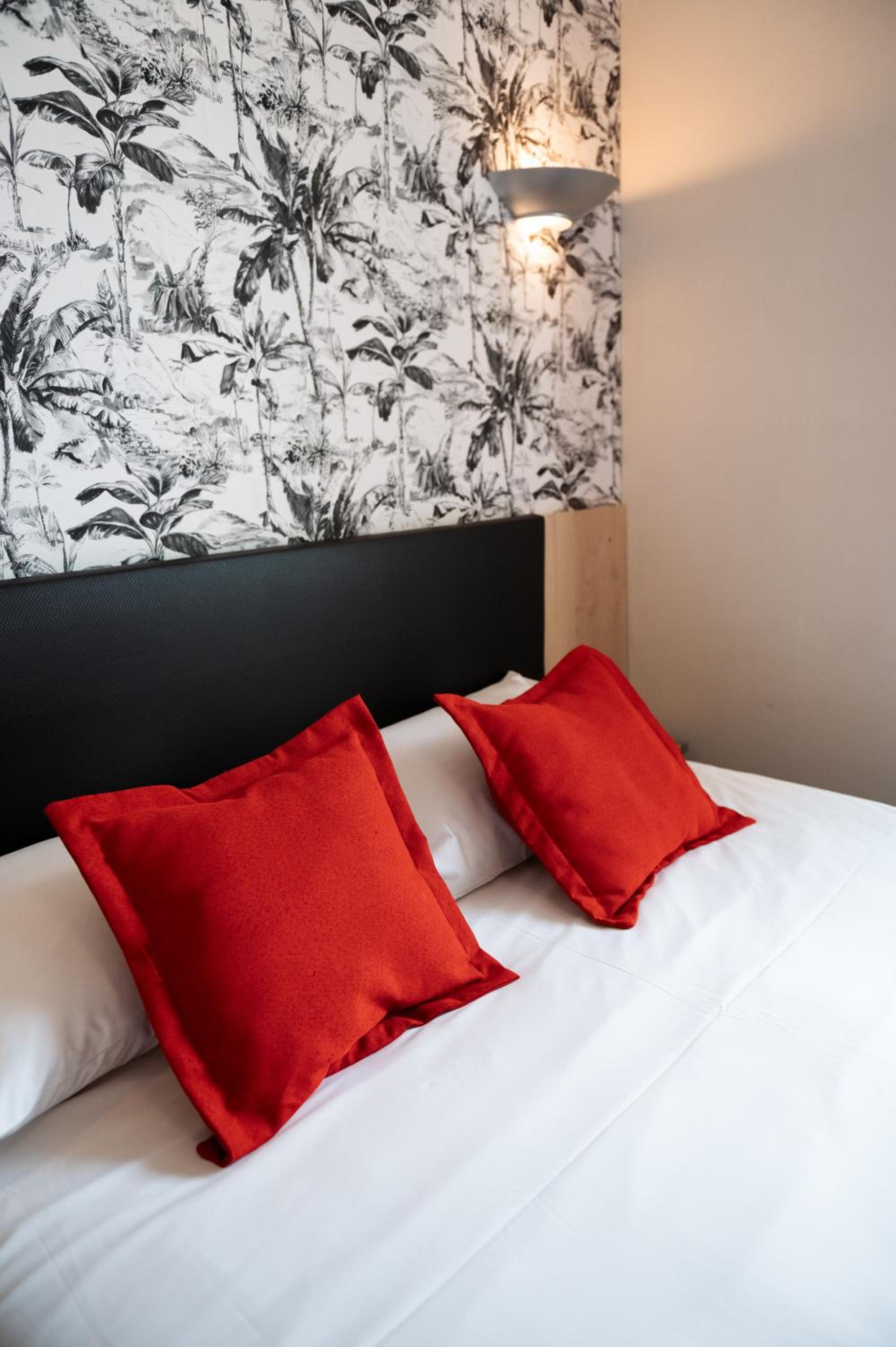 Standard Double Room - Photo 16
