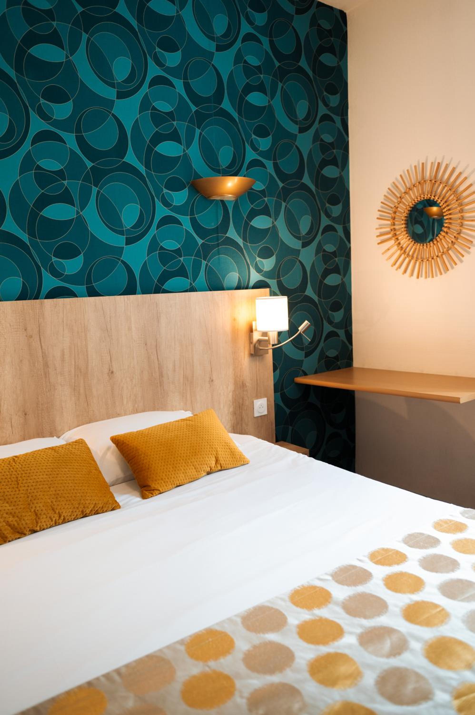 Standard Double Room - Photo 18