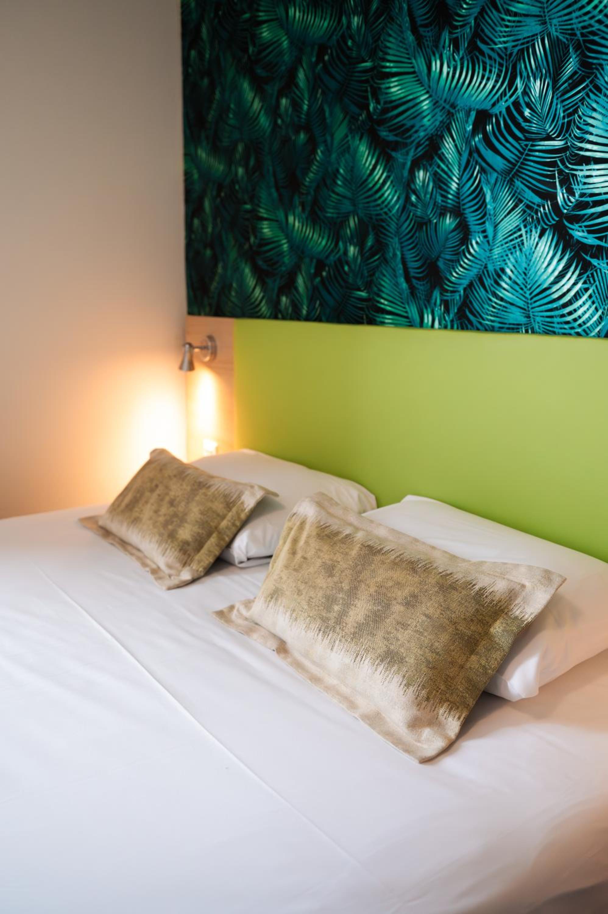 Standard Double Room - Photo 21