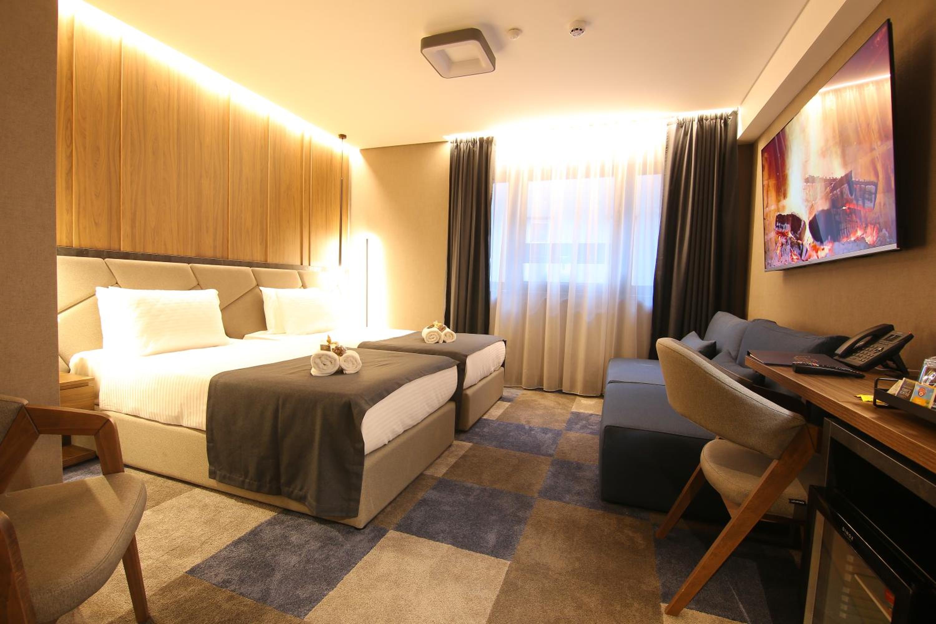 Superior Connecting Room