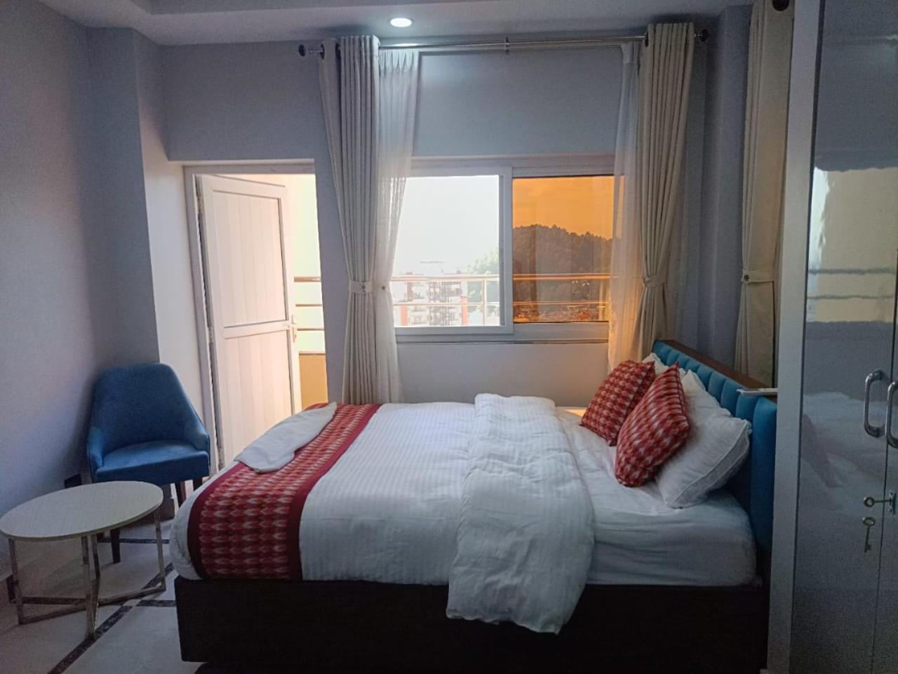 Two-Bedroom Apartment with Balcony photo 1