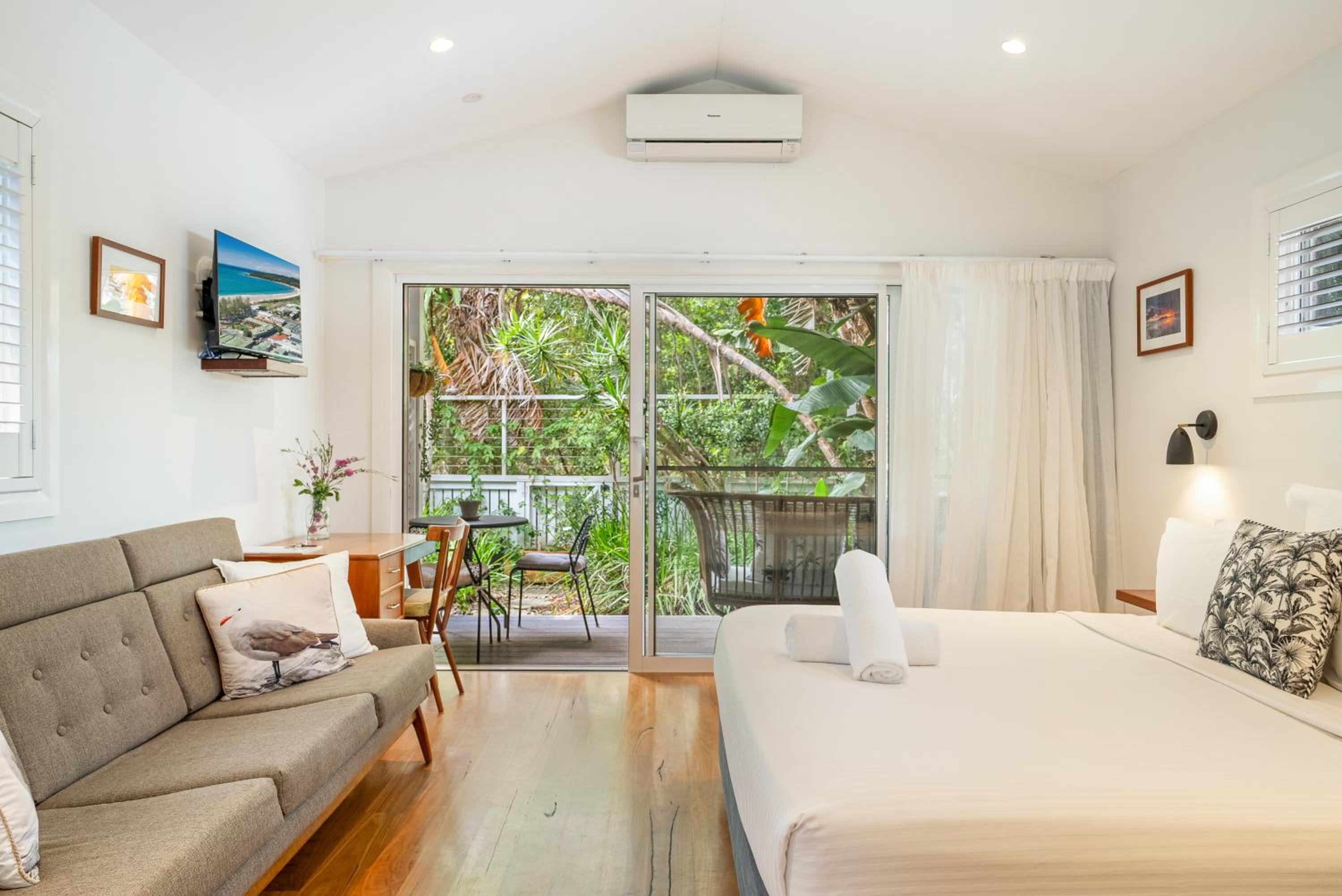 Garden King Suite