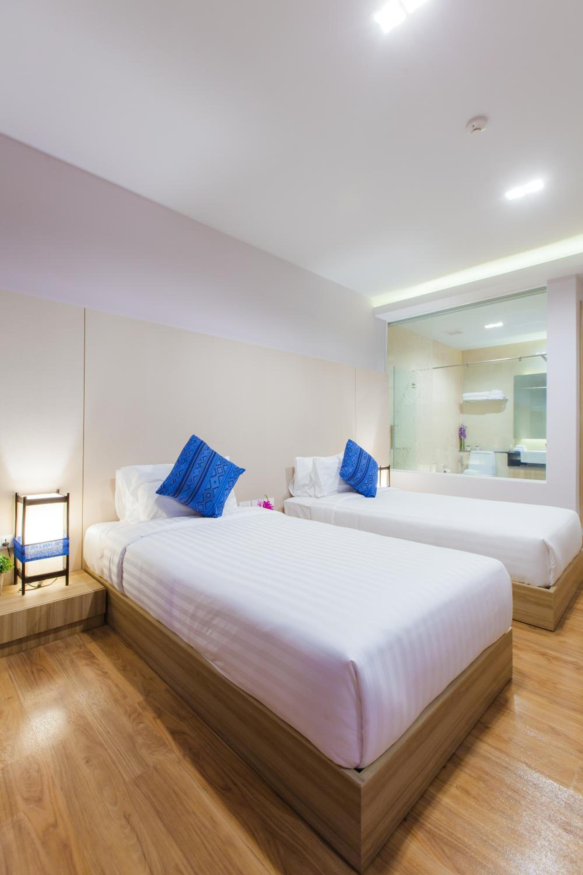 Deluxe Twin Room - Photo 12