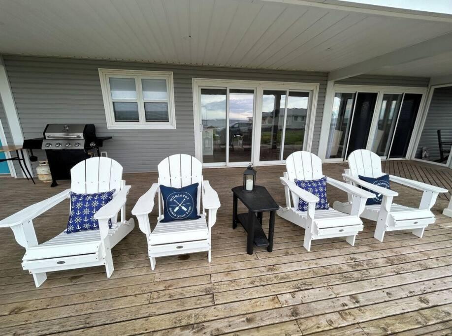 Five-Bedroom House photo 1