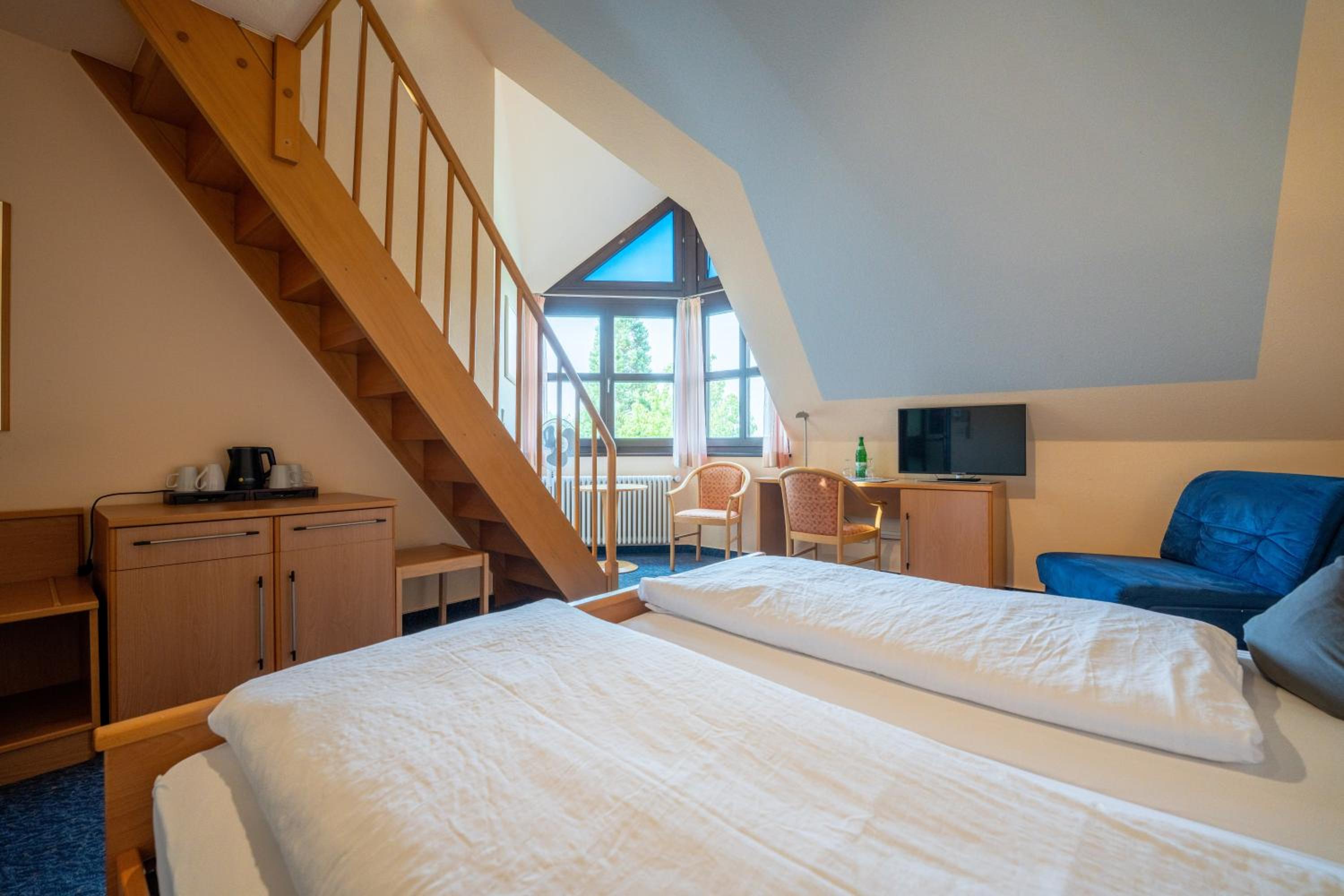 4 Bed Maisonette - Photo 11