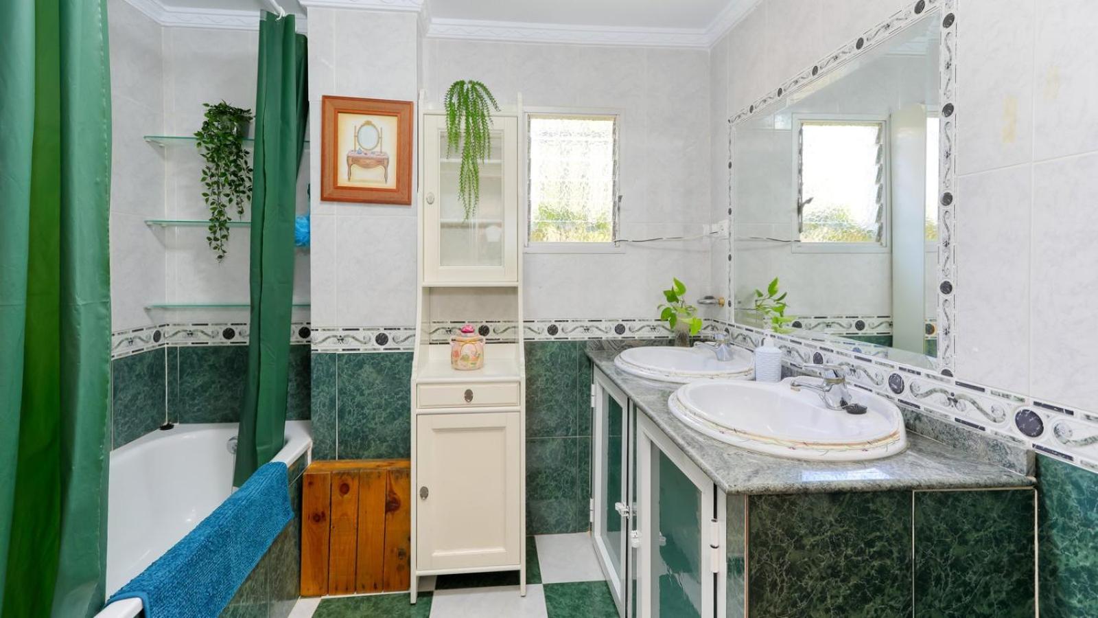 Three-Bedroom House photo 3
