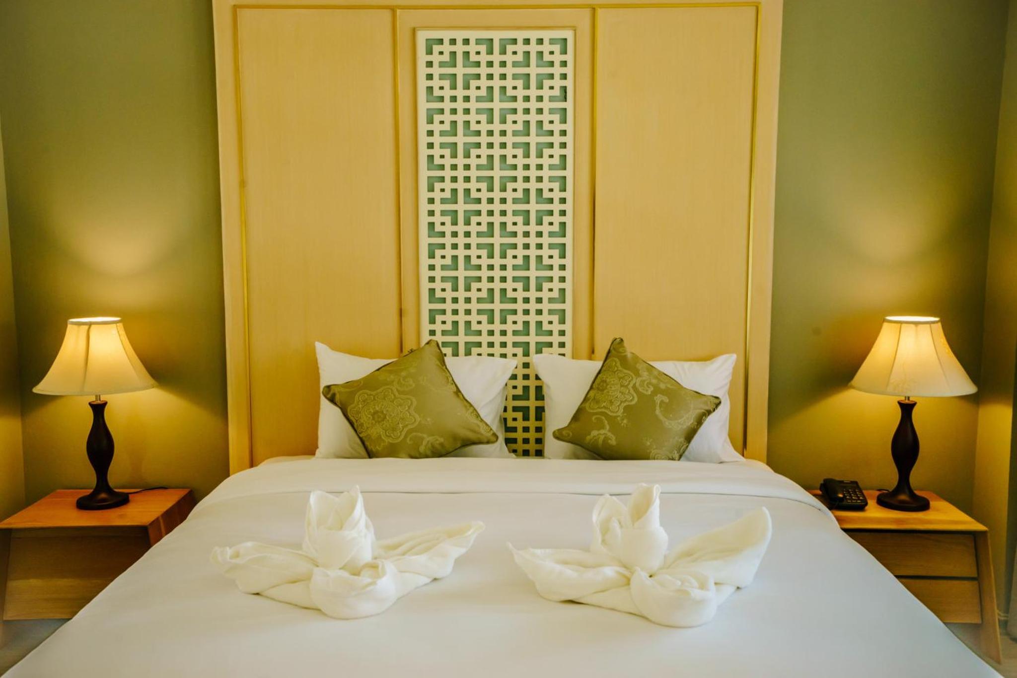 Executive Suite - Photo 8