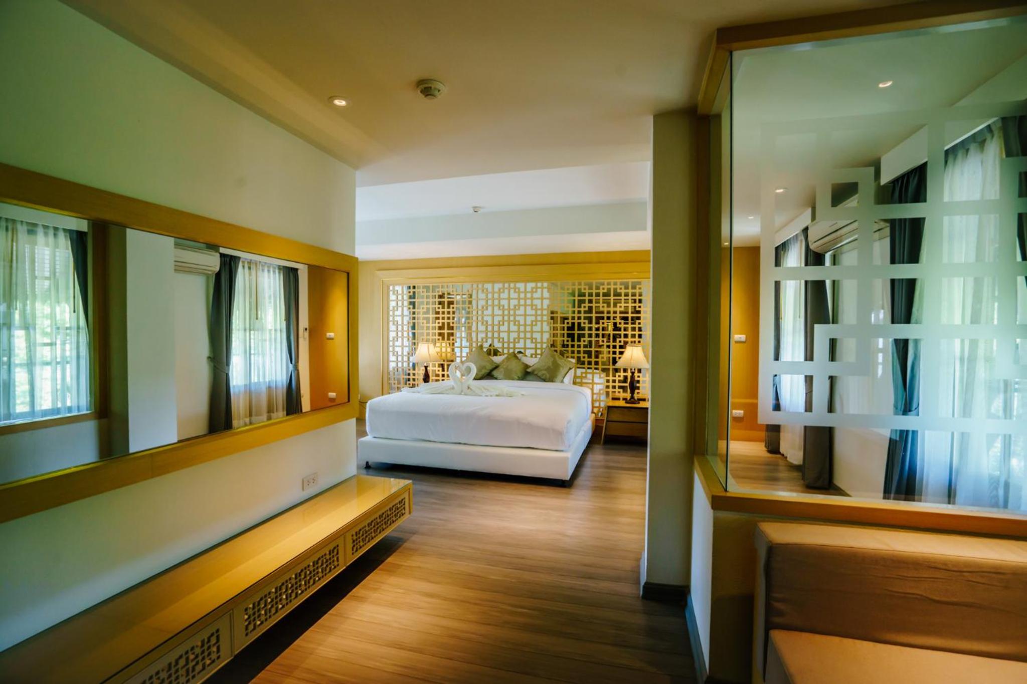 Penthouse Suite - Photo 13