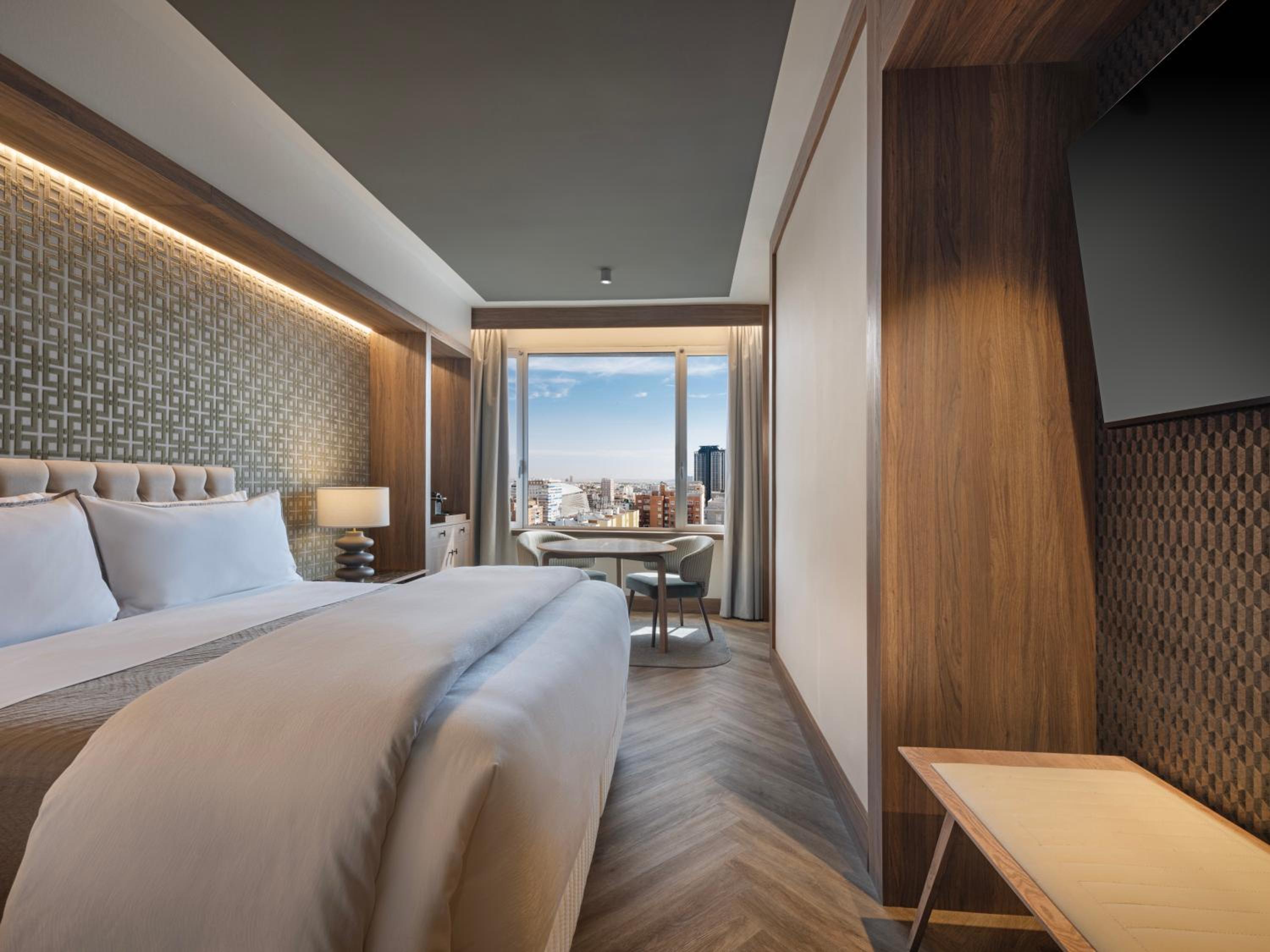 Premium Deluxe King Room - High Floor - Photo 12