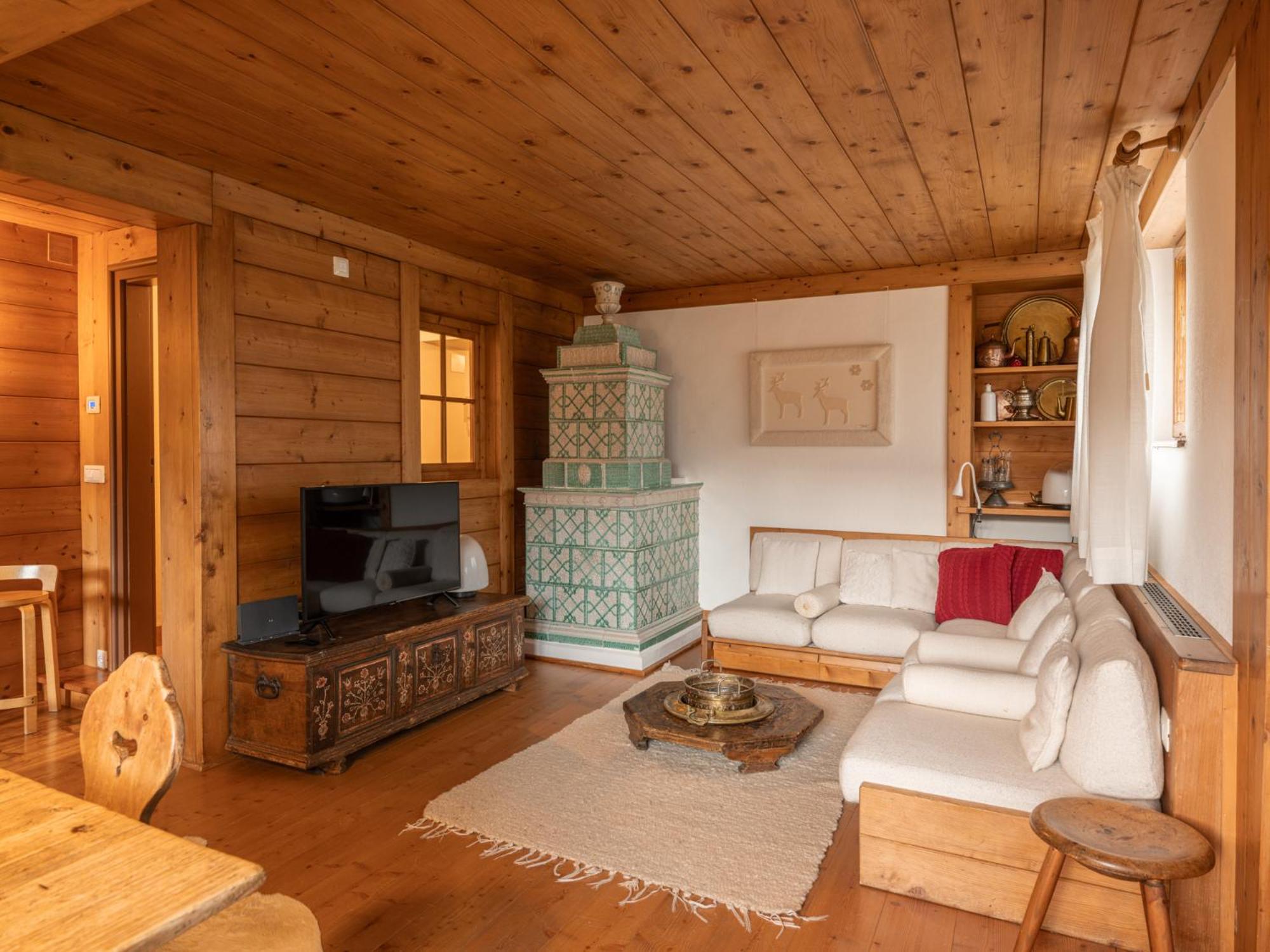 Three-Bedroom Apartment with Mountain View photo 1