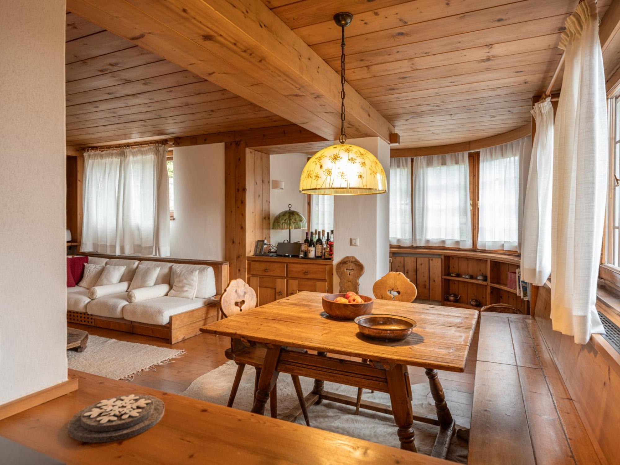 Three-Bedroom Apartment with Mountain View photo 3