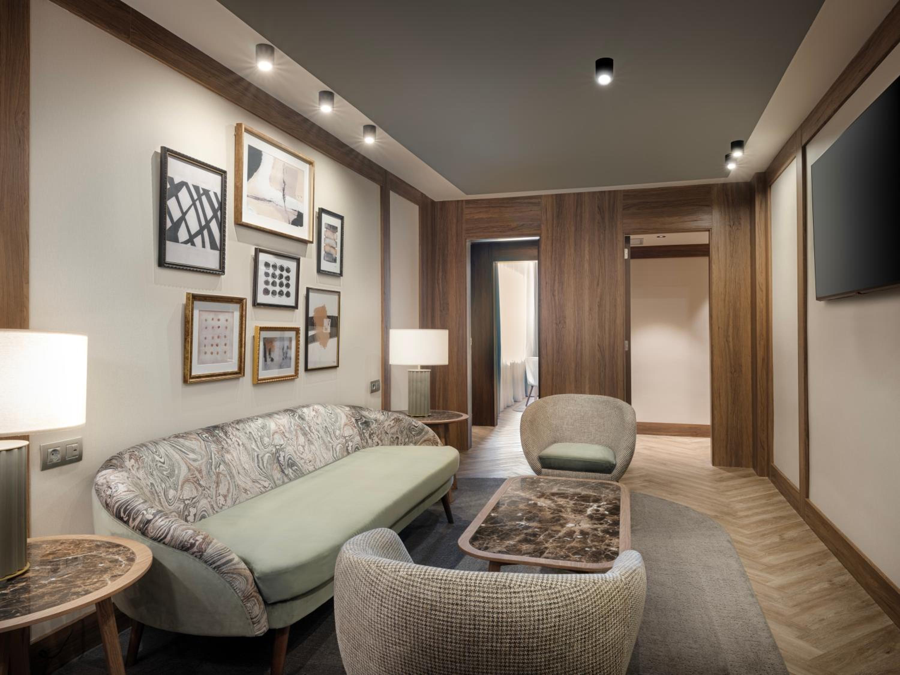 King Corner Suite