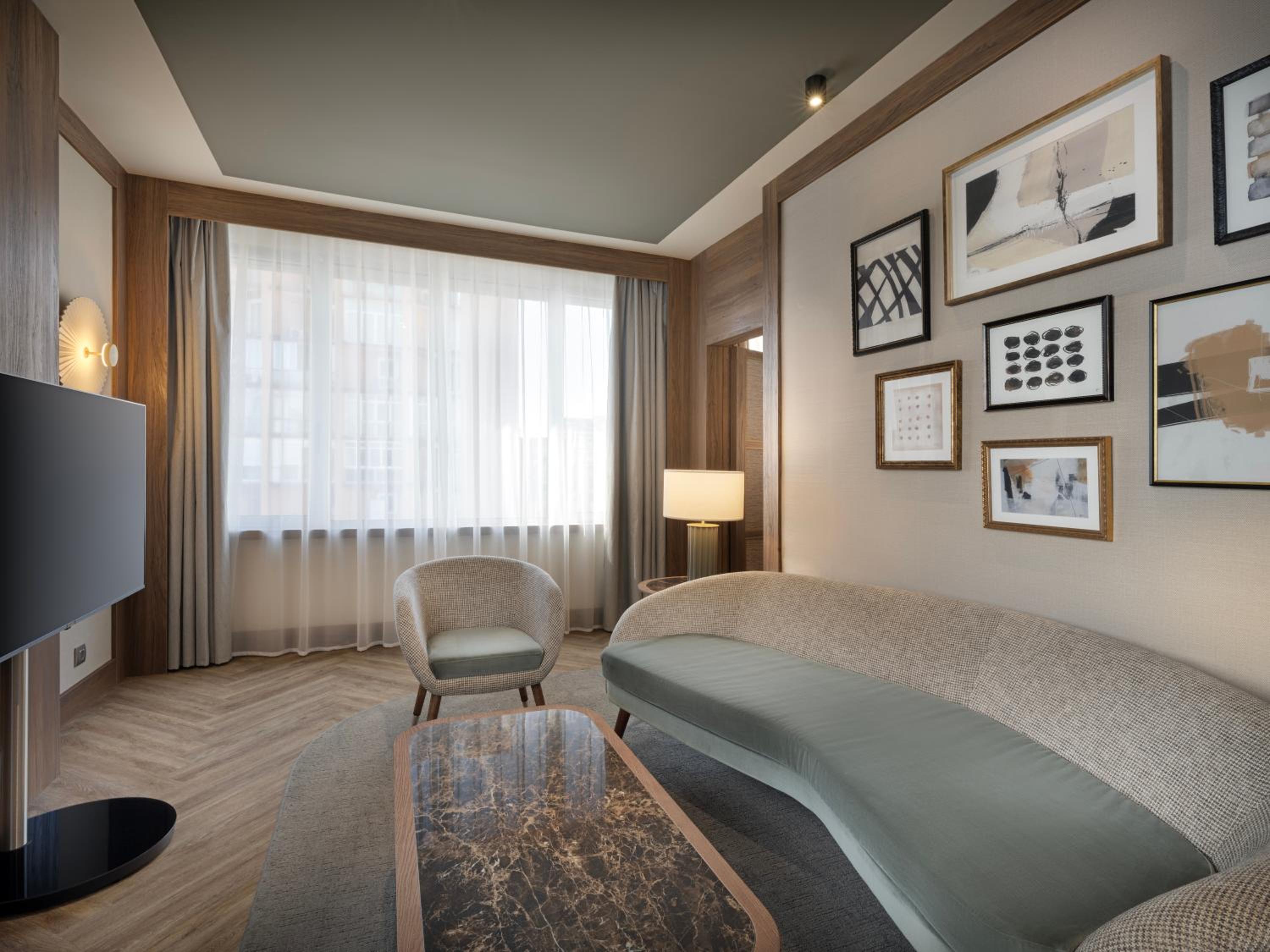 King Corner Suite