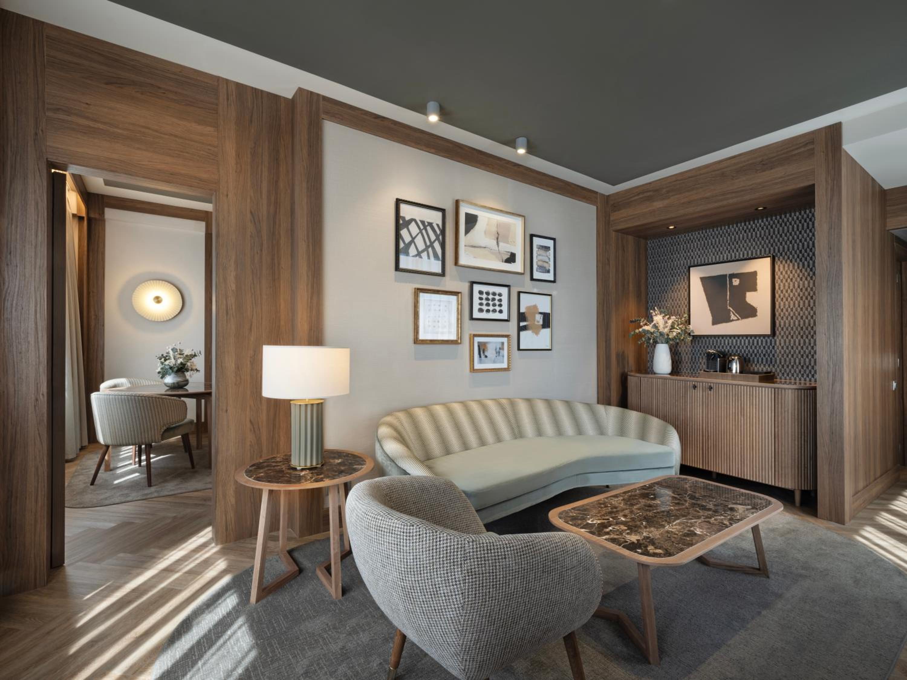 King Corner Suite