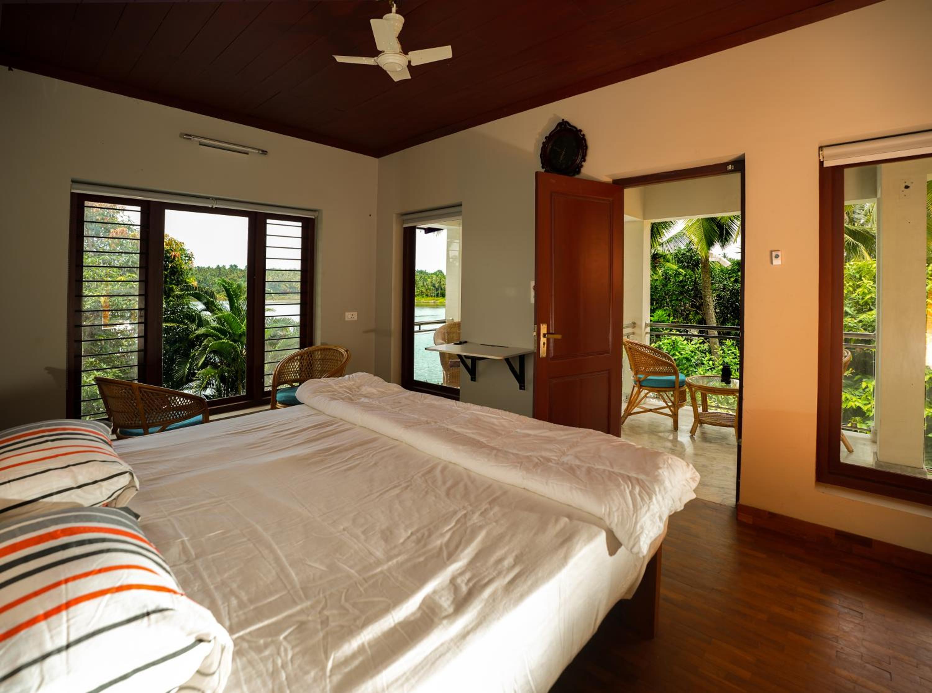 Deluxe Double Room with Balcony photo 1