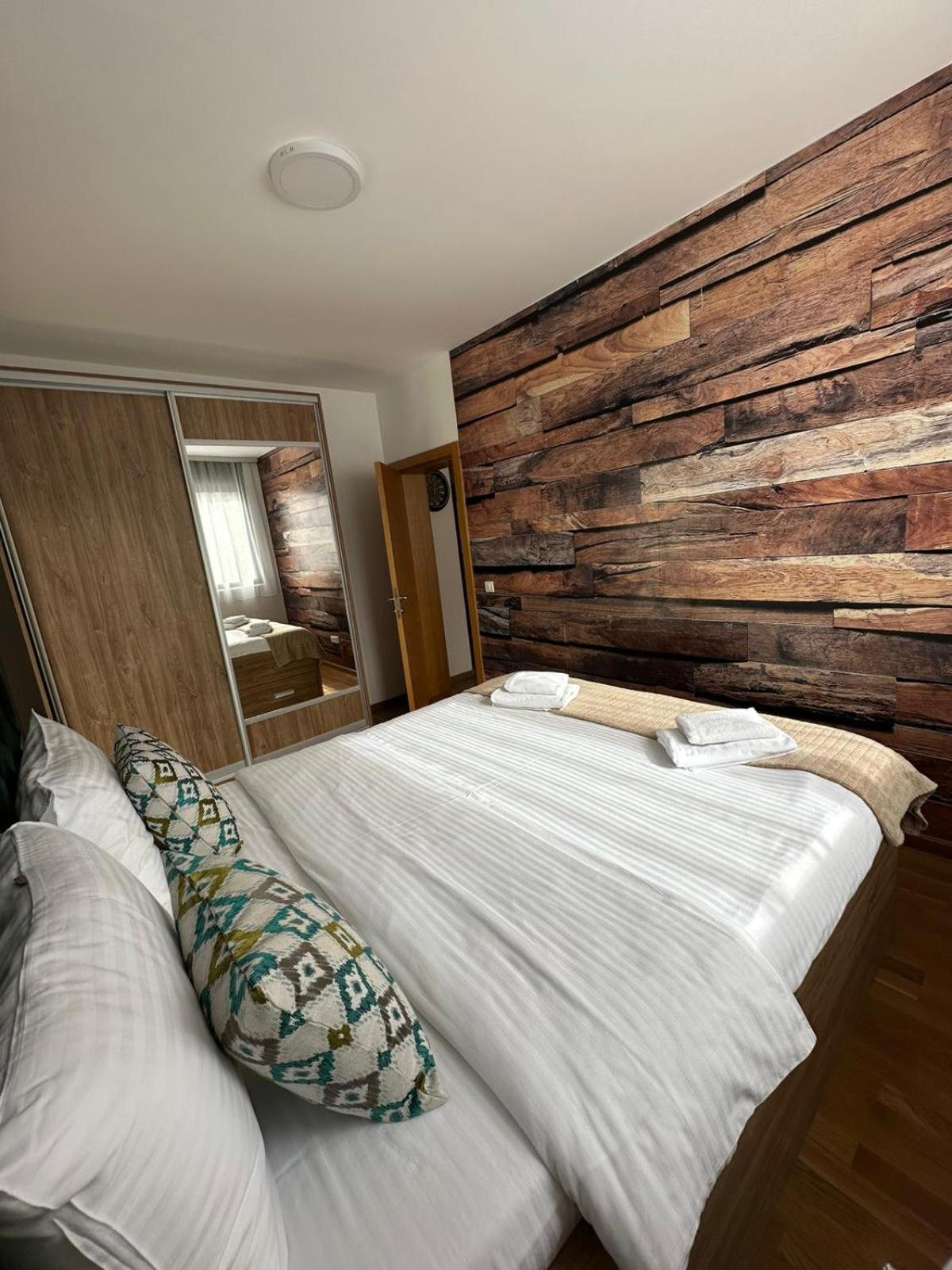 Deluxe Queen Suite - Photo 83