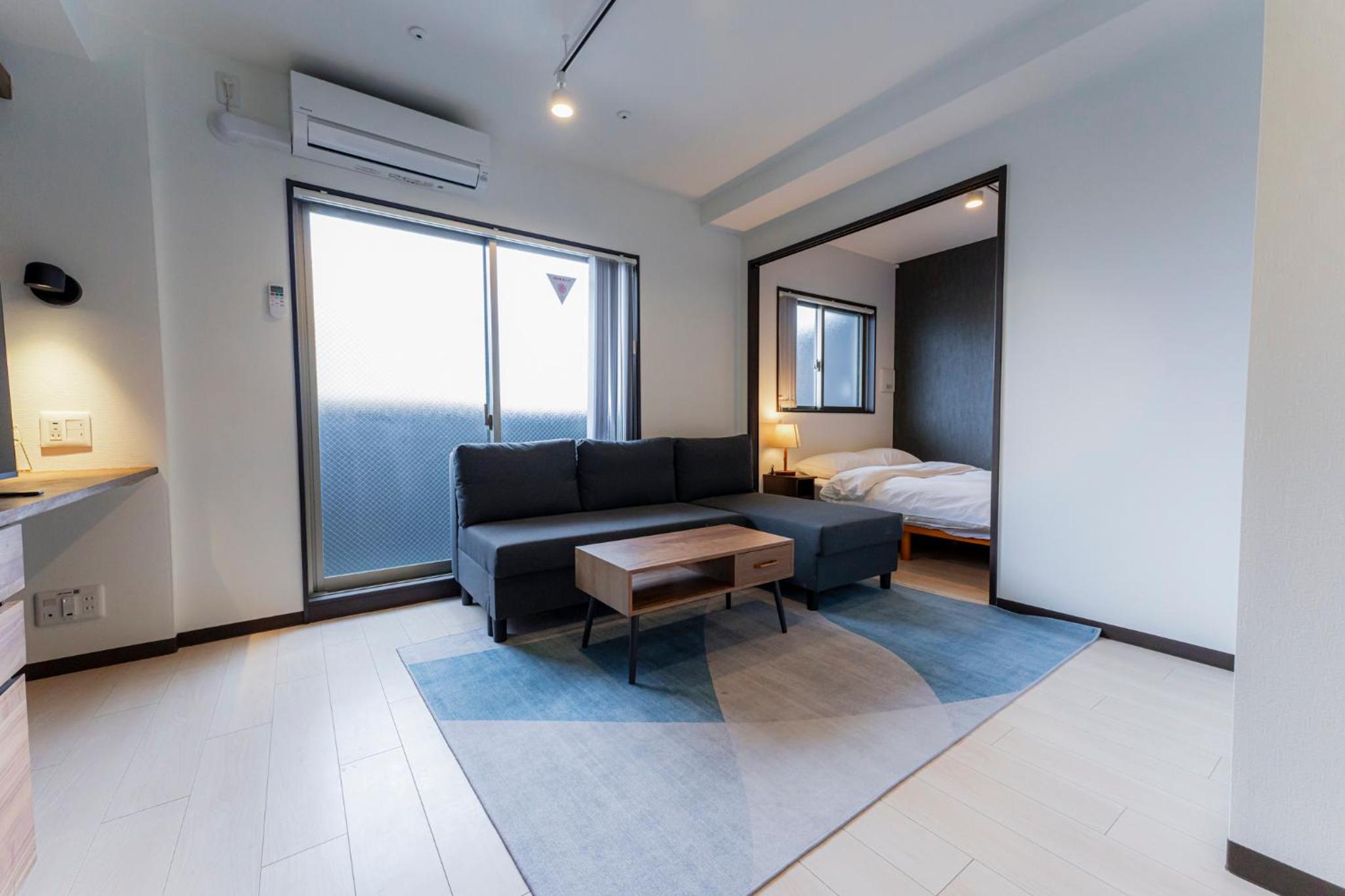 Deluxe One-Bedroom Apartment with City View photo 2