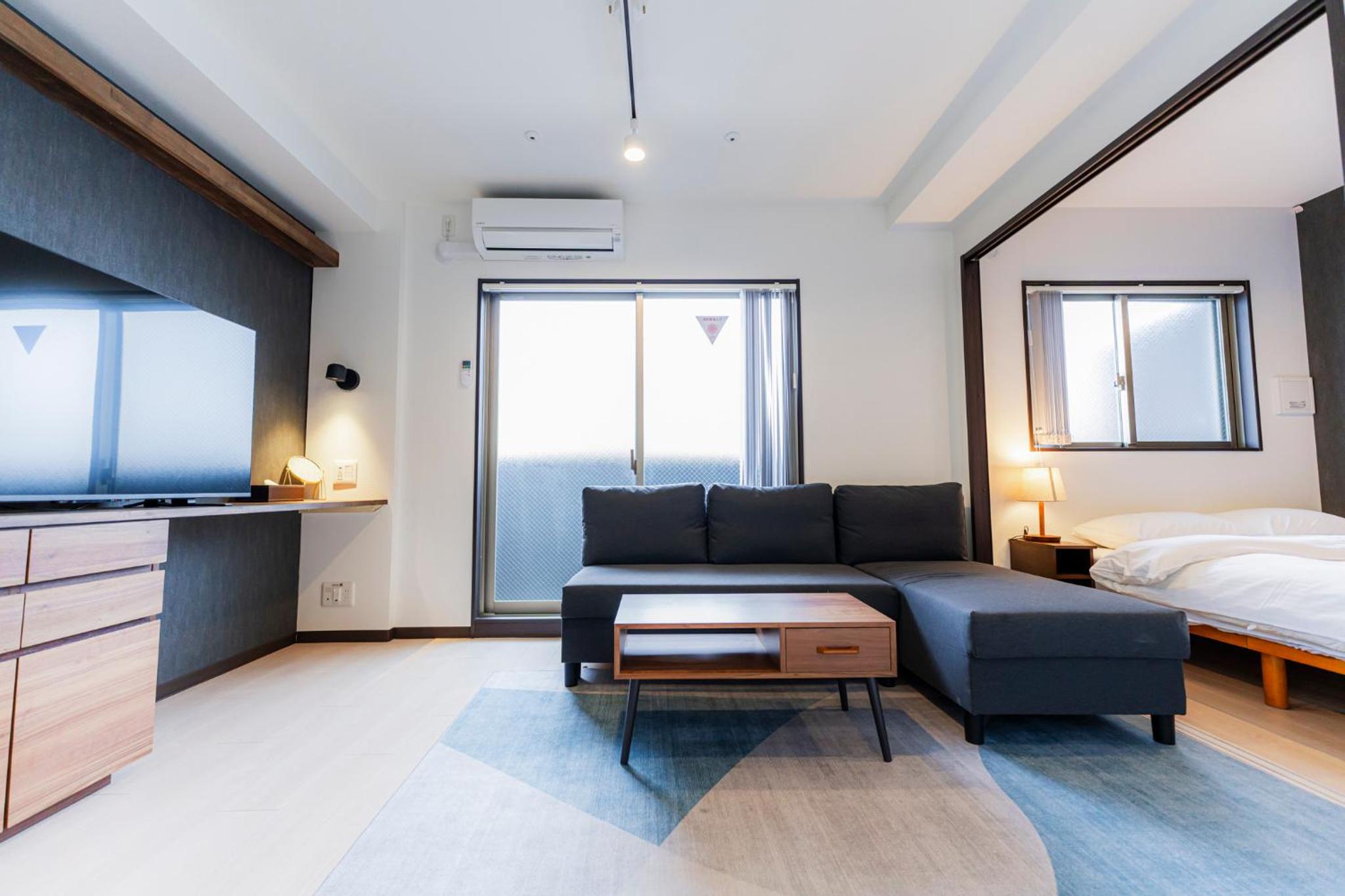 Deluxe One-Bedroom Apartment with City View photo 3
