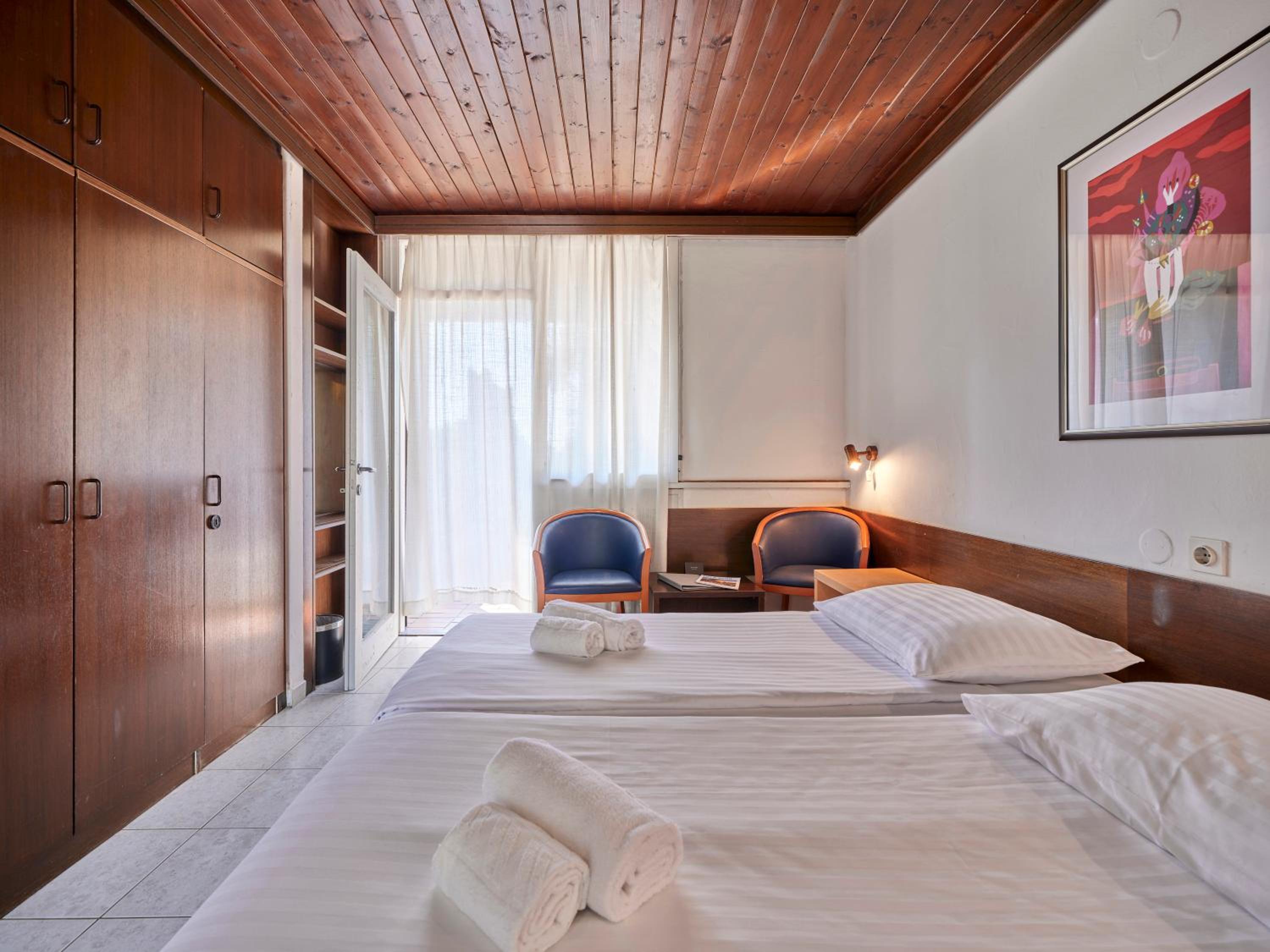 Standard Twin Room - Photo 5