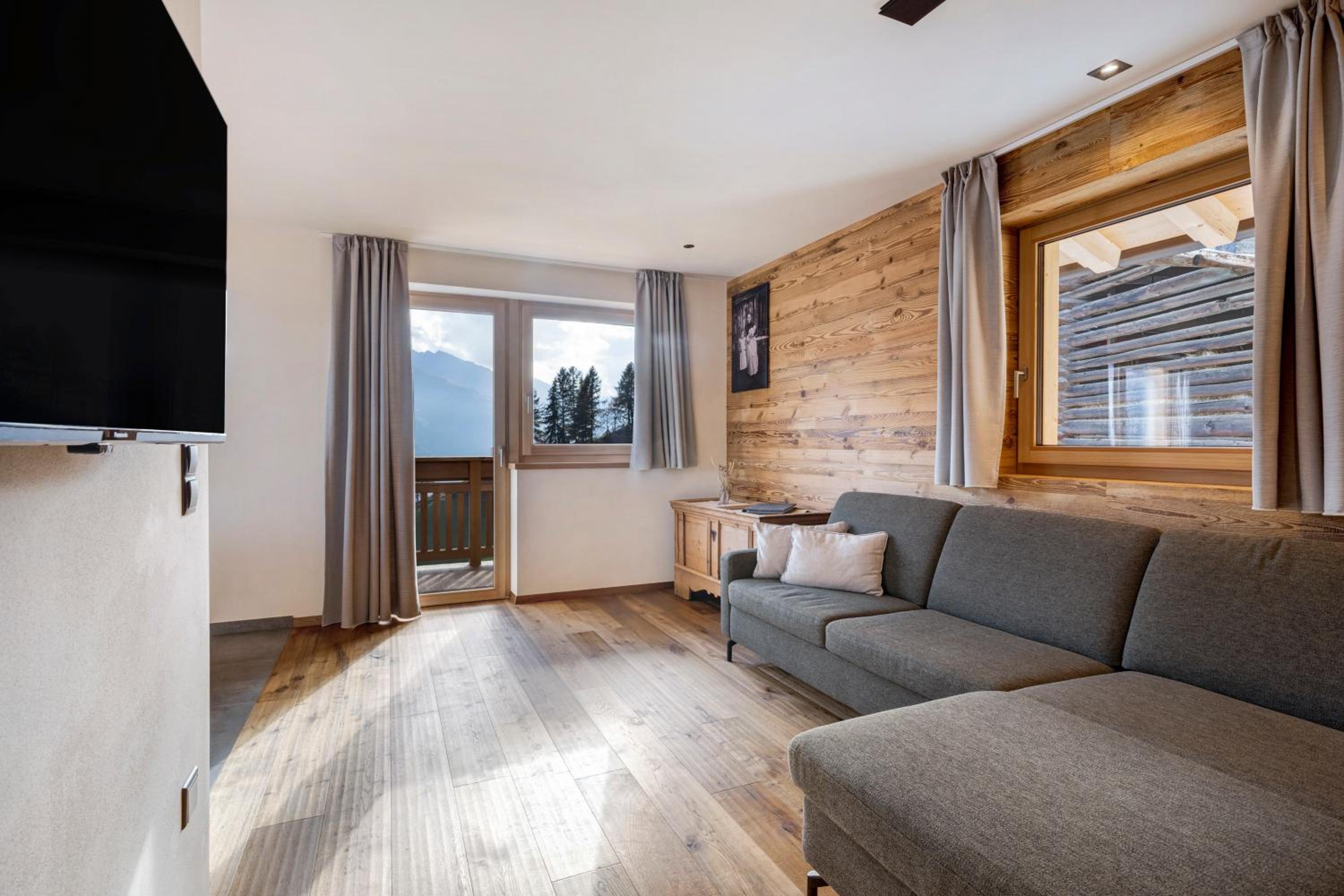 Two-Bedroom Deluxe Apartment with Garden View