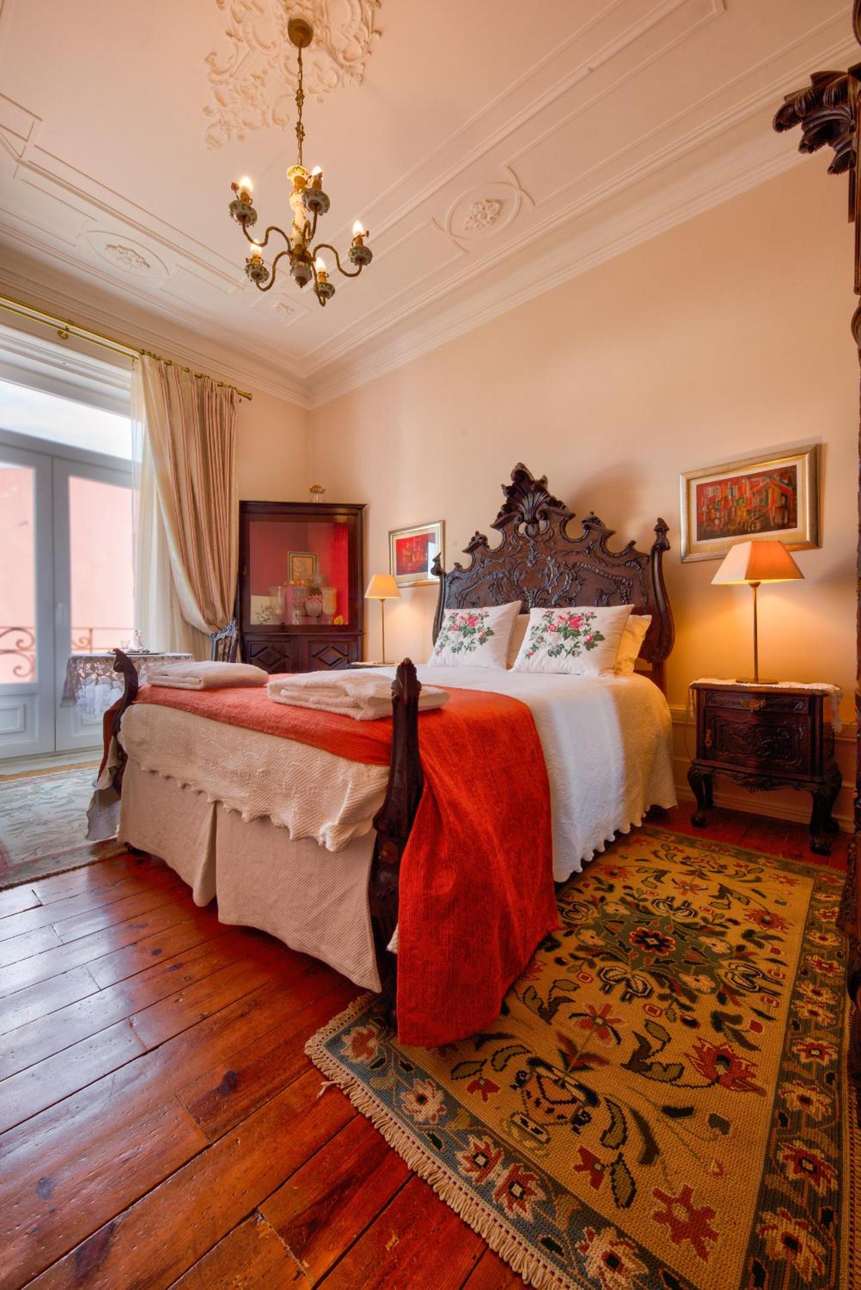 Double Room with Balcony - Photo 8
