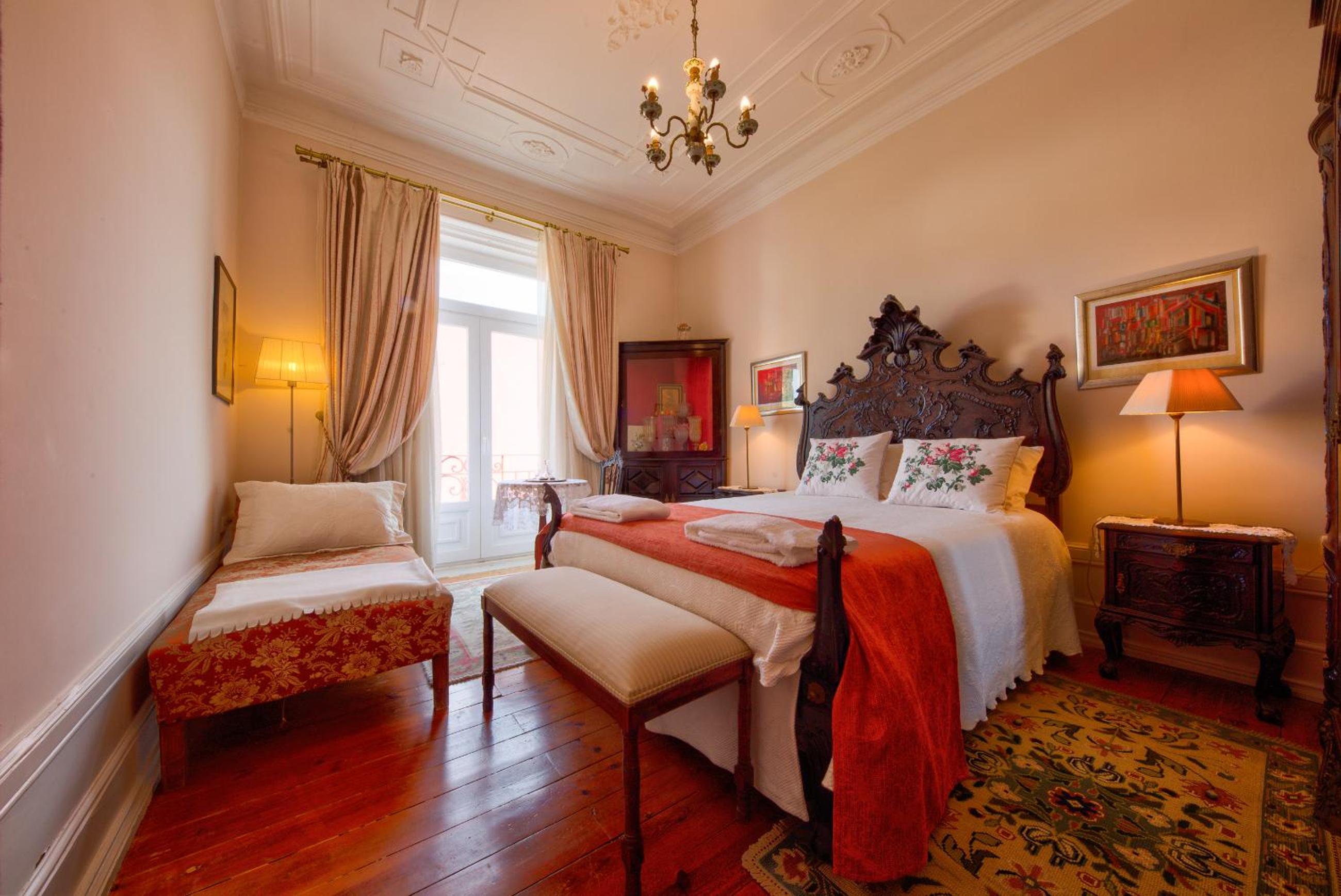 Double Room with Balcony - Photo 4